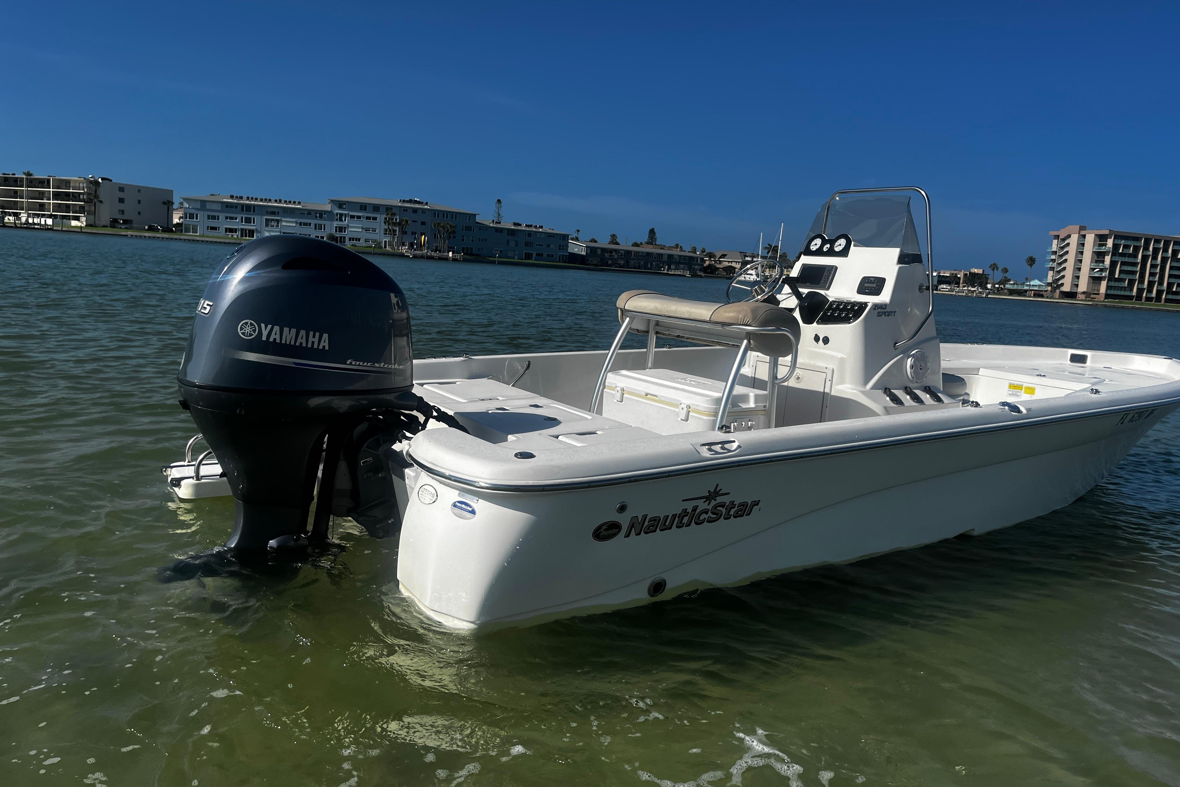 2017 Nauticstar 2140 Sport-5