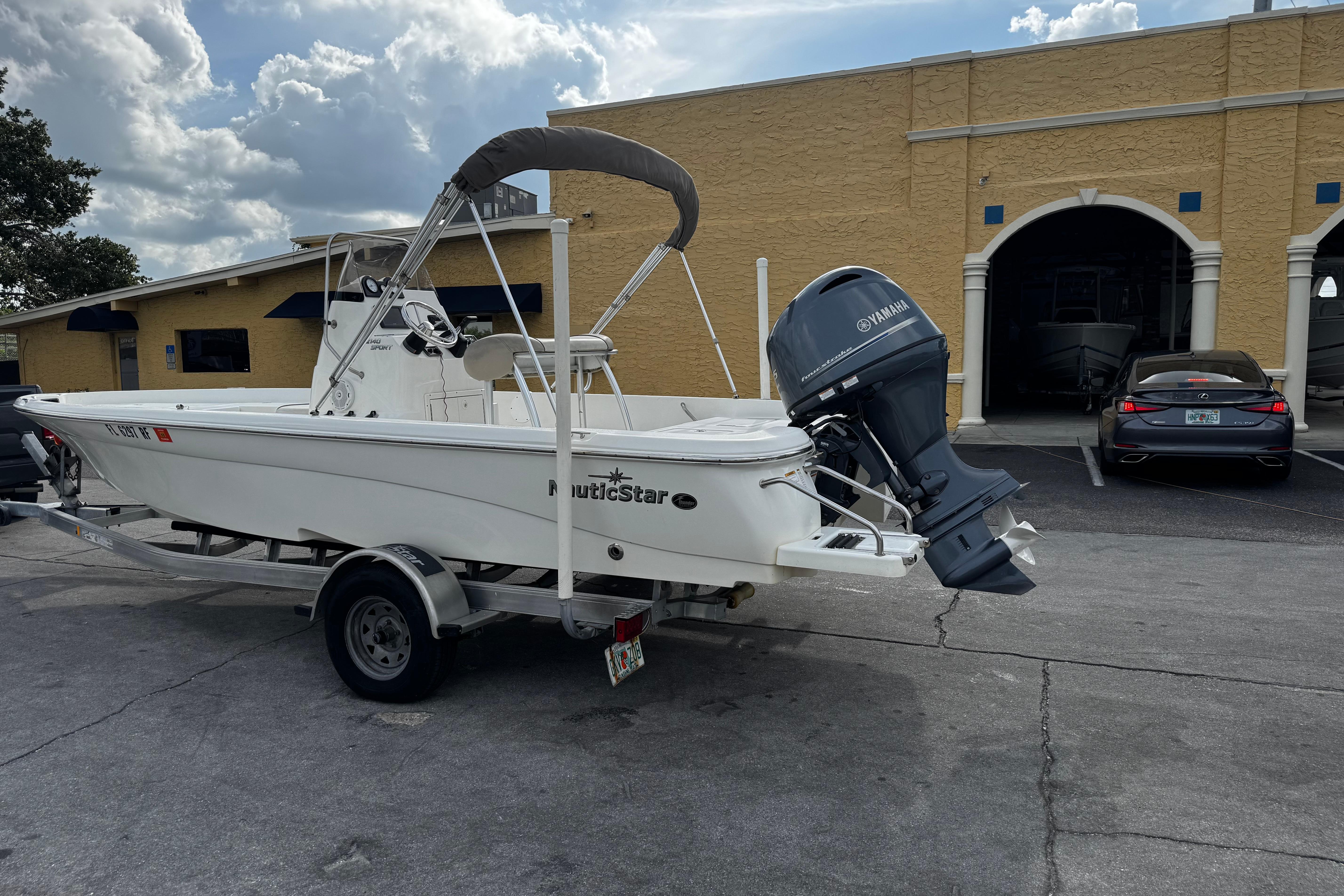 2017 Nauticstar 2140 Sport-13