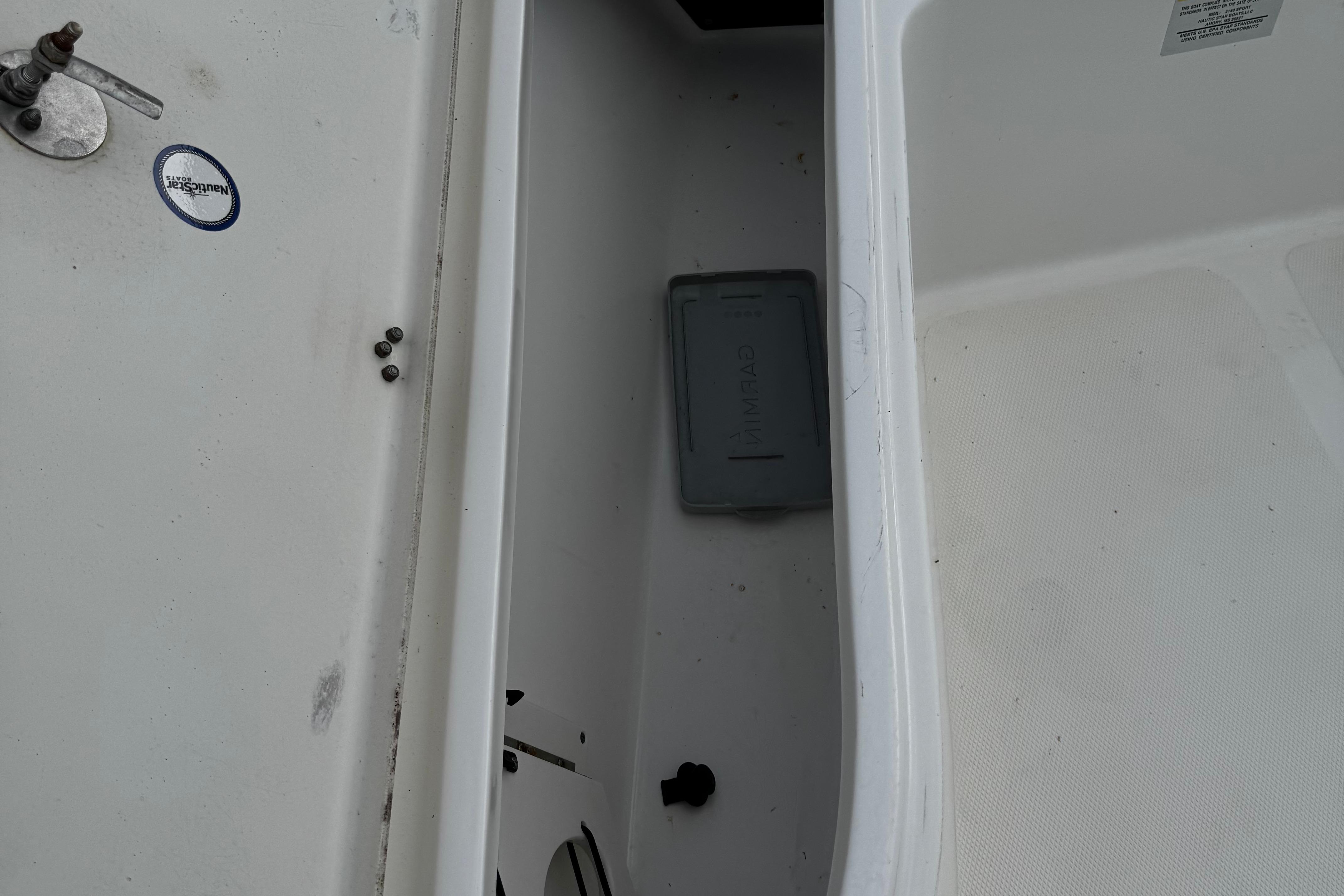 2017 Nauticstar 2140 Sport-27