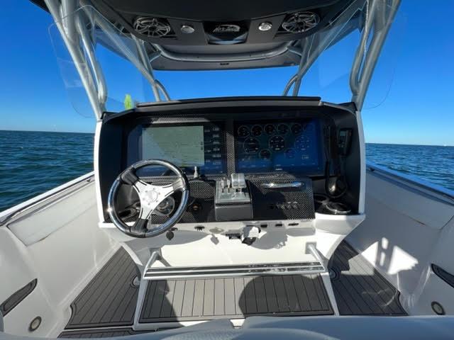 2021 Nor-Tech 390 Center Console
