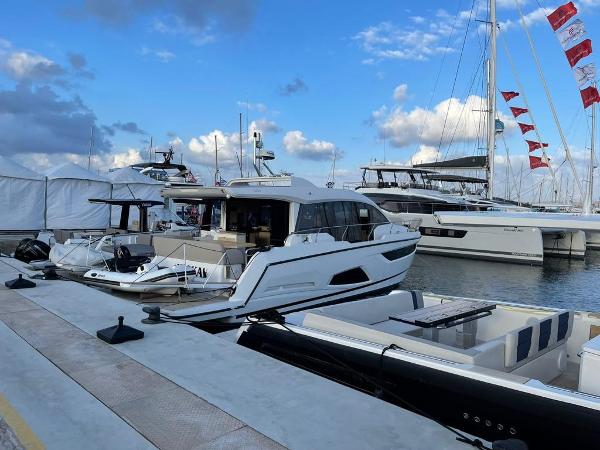 2018 Sealine C430