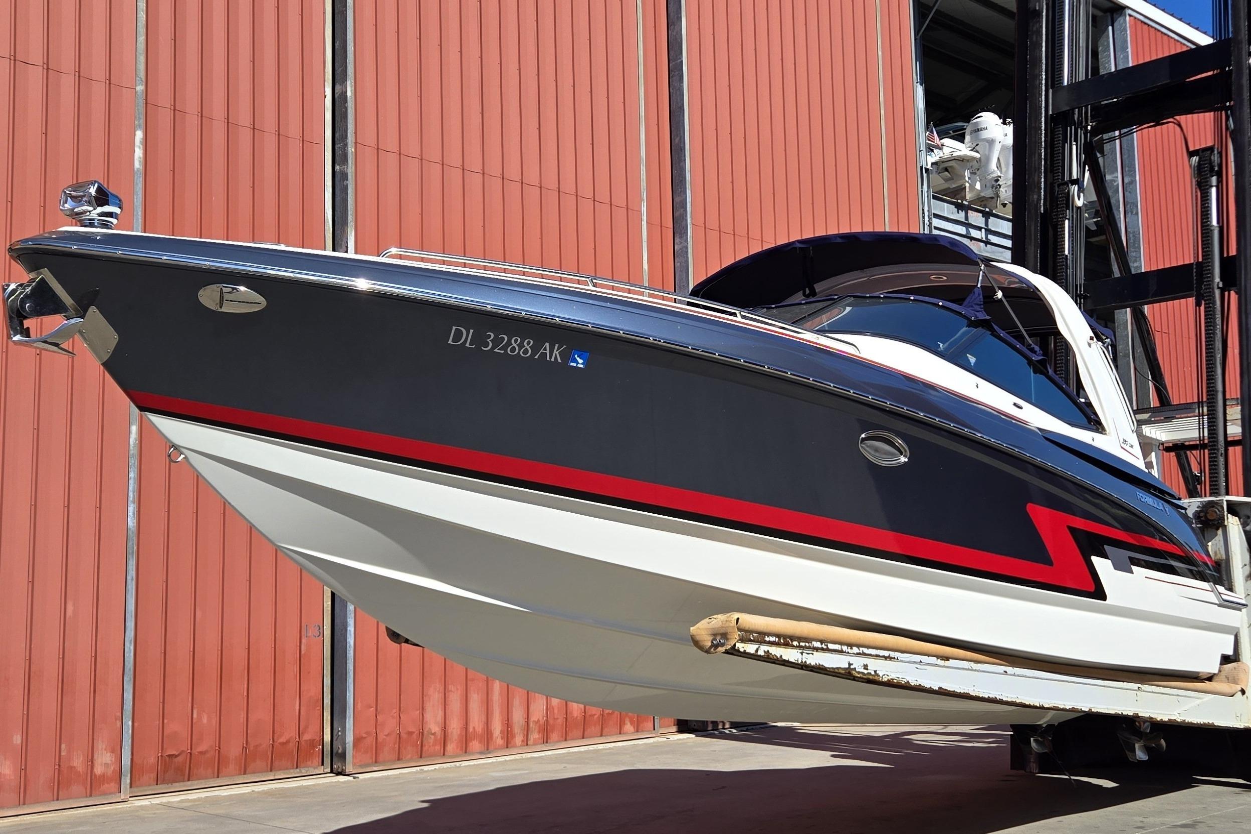 Famous sport boat vibe