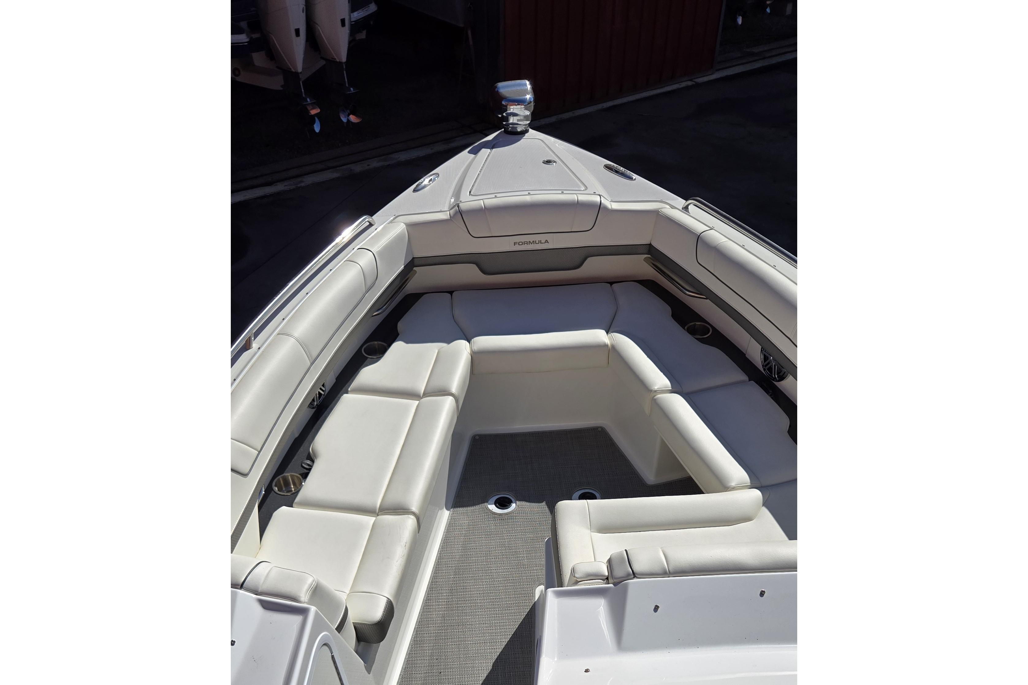 Famous sport boat vibe