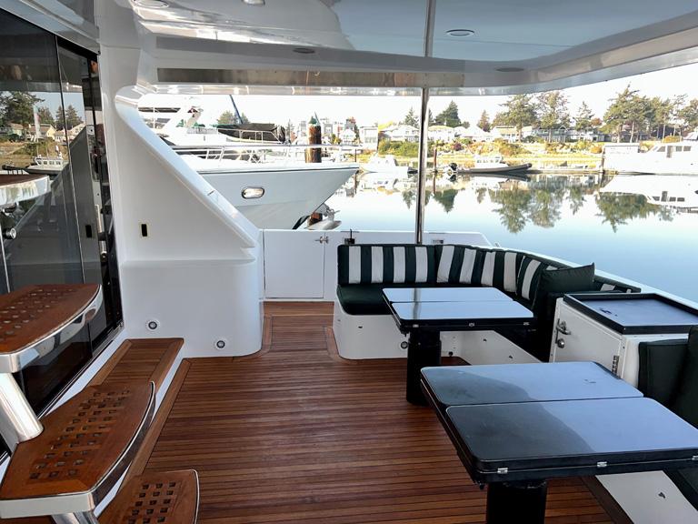 2000 Queenship Caribe Series #TBBH301M0 inventory image at Sun Country Yachts, South Lake Union (Seattle) 2000 Queenship Caribe Series #TBBH301M0 inventory image at Sun Country Yachts, South Lake Union (Seattle)