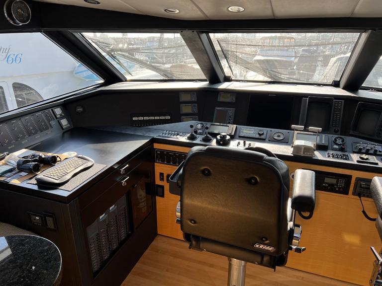 2000 Queenship Caribe Series #TBBH301M0 inventory image at Sun Country Yachts, South Lake Union (Seattle) 2000 Queenship Caribe Series #TBBH301M0 inventory image at Sun Country Yachts, South Lake Union (Seattle)