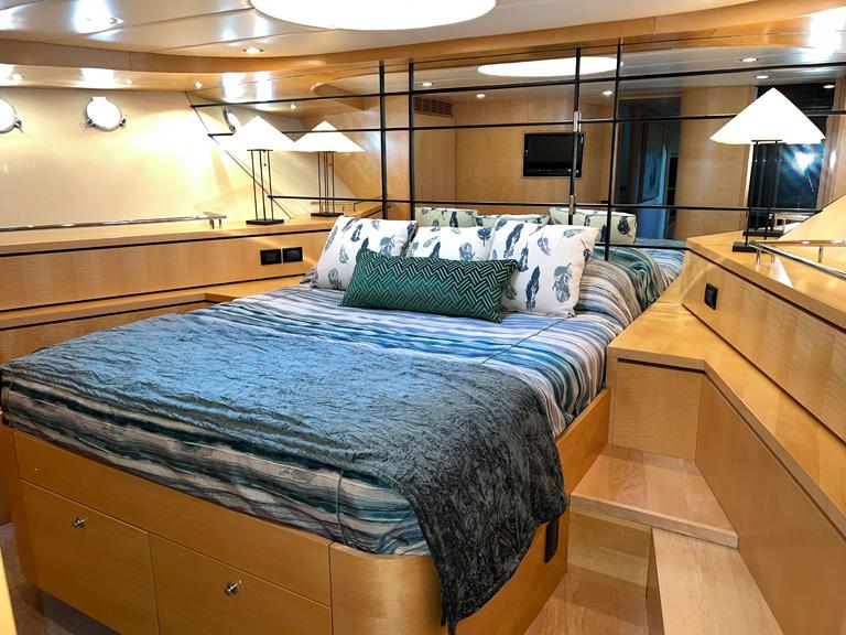 2000 Queenship Caribe Series #TBBH301M0 inventory image at Sun Country Yachts, South Lake Union (Seattle) 2000 Queenship Caribe Series #TBBH301M0 inventory image at Sun Country Yachts, South Lake Union (Seattle)