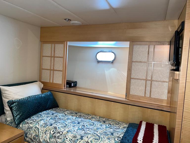 2000 Queenship Caribe Series #TBBH301M0 inventory image at Sun Country Yachts, South Lake Union (Seattle) 2000 Queenship Caribe Series #TBBH301M0 inventory image at Sun Country Yachts, South Lake Union (Seattle)