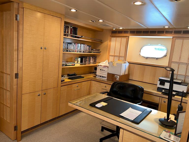 2000 Queenship Caribe Series #TBBH301M0 inventory image at Sun Country Yachts, South Lake Union (Seattle) 2000 Queenship Caribe Series #TBBH301M0 inventory image at Sun Country Yachts, South Lake Union (Seattle)