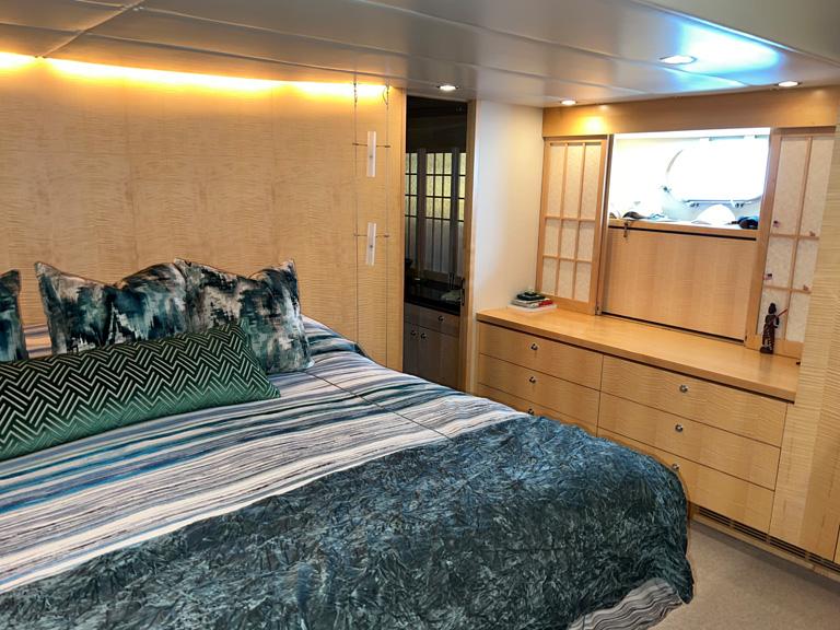 2000 Queenship Caribe Series #TBBH301M0 inventory image at Sun Country Yachts, South Lake Union (Seattle) 2000 Queenship Caribe Series #TBBH301M0 inventory image at Sun Country Yachts, South Lake Union (Seattle)