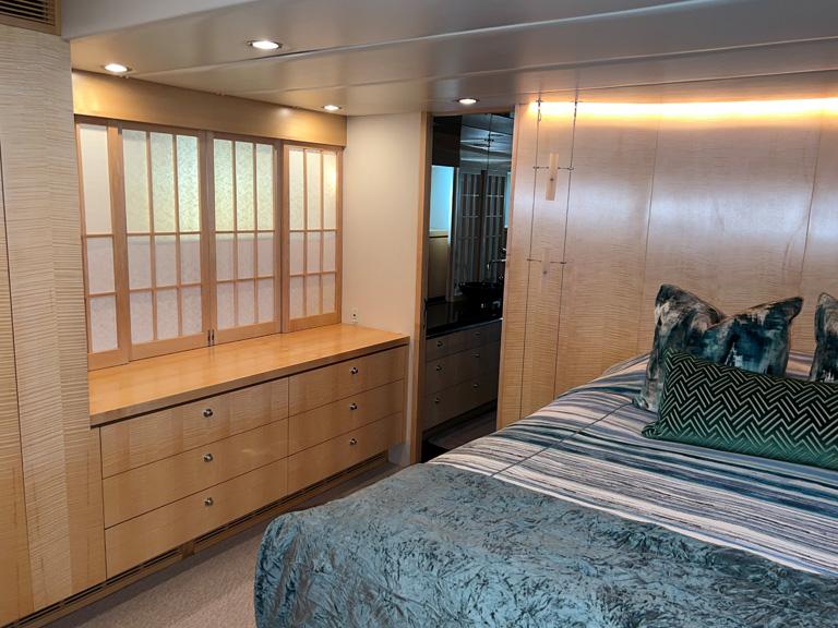 2000 Queenship Caribe Series #TBBH301M0 inventory image at Sun Country Yachts, South Lake Union (Seattle) 2000 Queenship Caribe Series #TBBH301M0 inventory image at Sun Country Yachts, South Lake Union (Seattle)