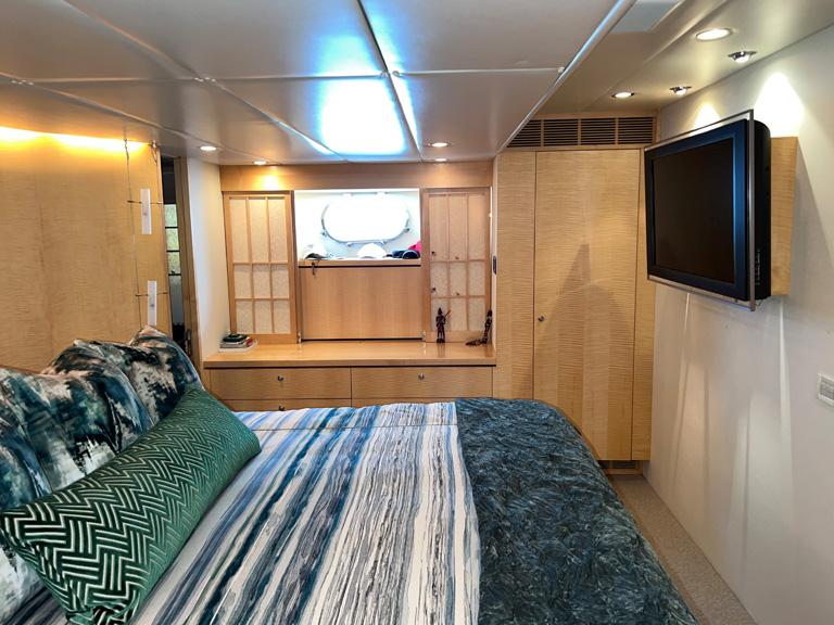 2000 Queenship Caribe Series #TBBH301M0 inventory image at Sun Country Yachts, South Lake Union (Seattle) 2000 Queenship Caribe Series #TBBH301M0 inventory image at Sun Country Yachts, South Lake Union (Seattle)