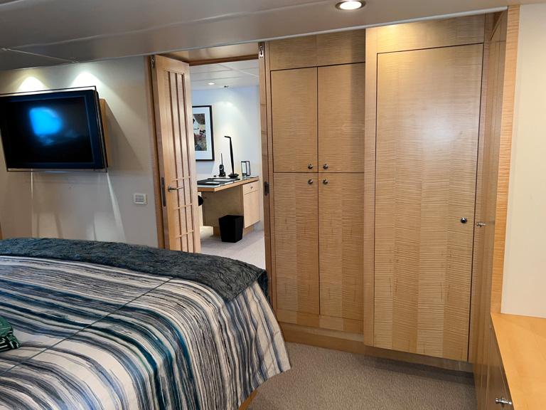 2000 Queenship Caribe Series #TBBH301M0 inventory image at Sun Country Yachts, South Lake Union (Seattle) 2000 Queenship Caribe Series #TBBH301M0 inventory image at Sun Country Yachts, South Lake Union (Seattle)