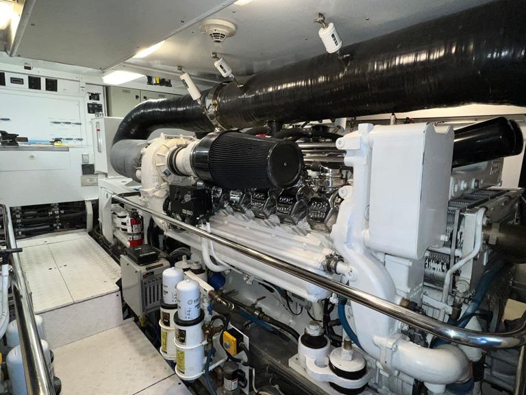 2000 Queenship Caribe Series #TBBH301M0 inventory image at Sun Country Yachts, South Lake Union (Seattle) 2000 Queenship Caribe Series #TBBH301M0 inventory image at Sun Country Yachts, South Lake Union (Seattle)