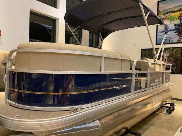 2022 Sun Tracker boat for sale, model of the boat is Party Barge 18 DLX & Image # 1 of 6