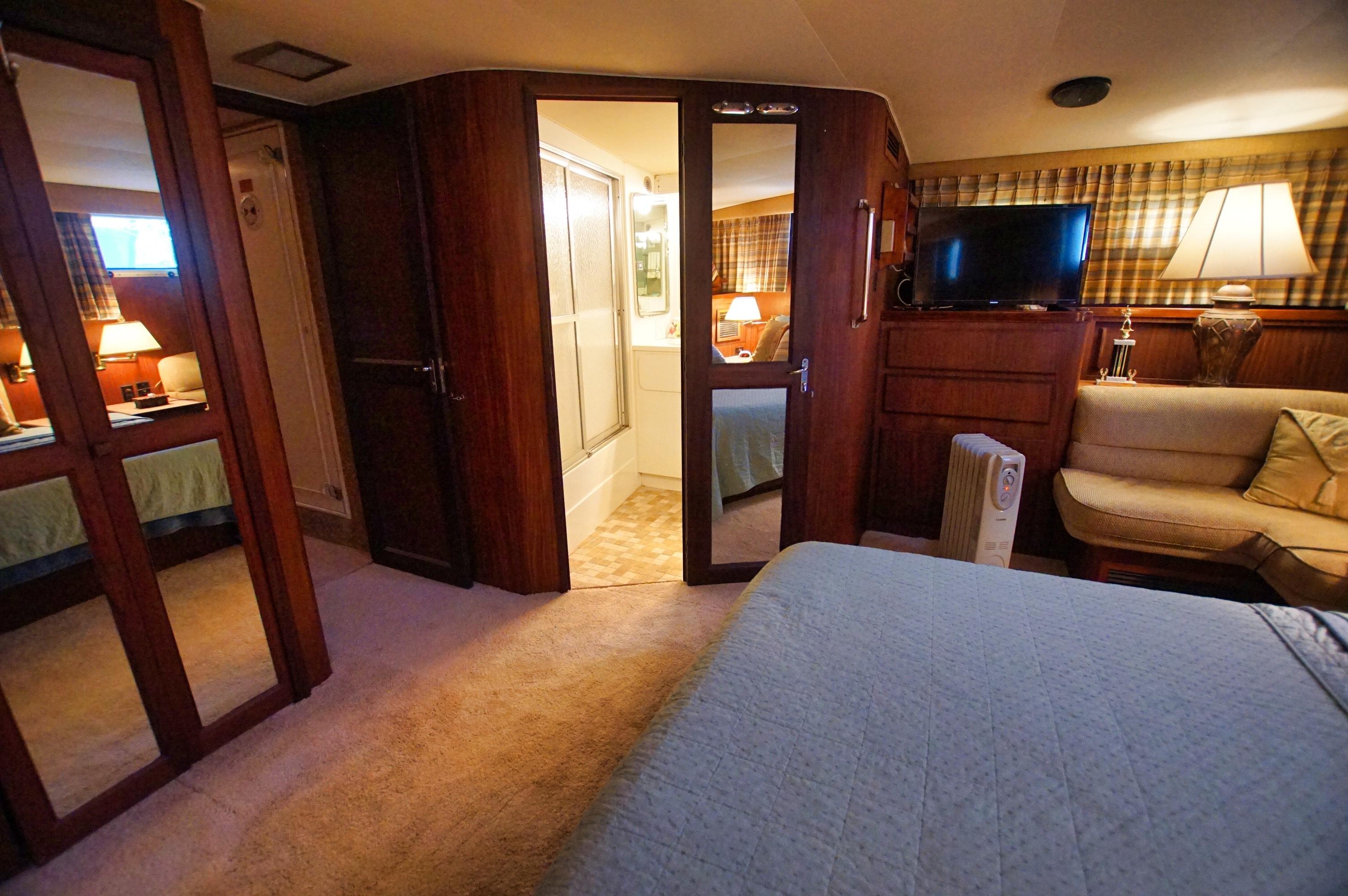 Master cabin to starboard