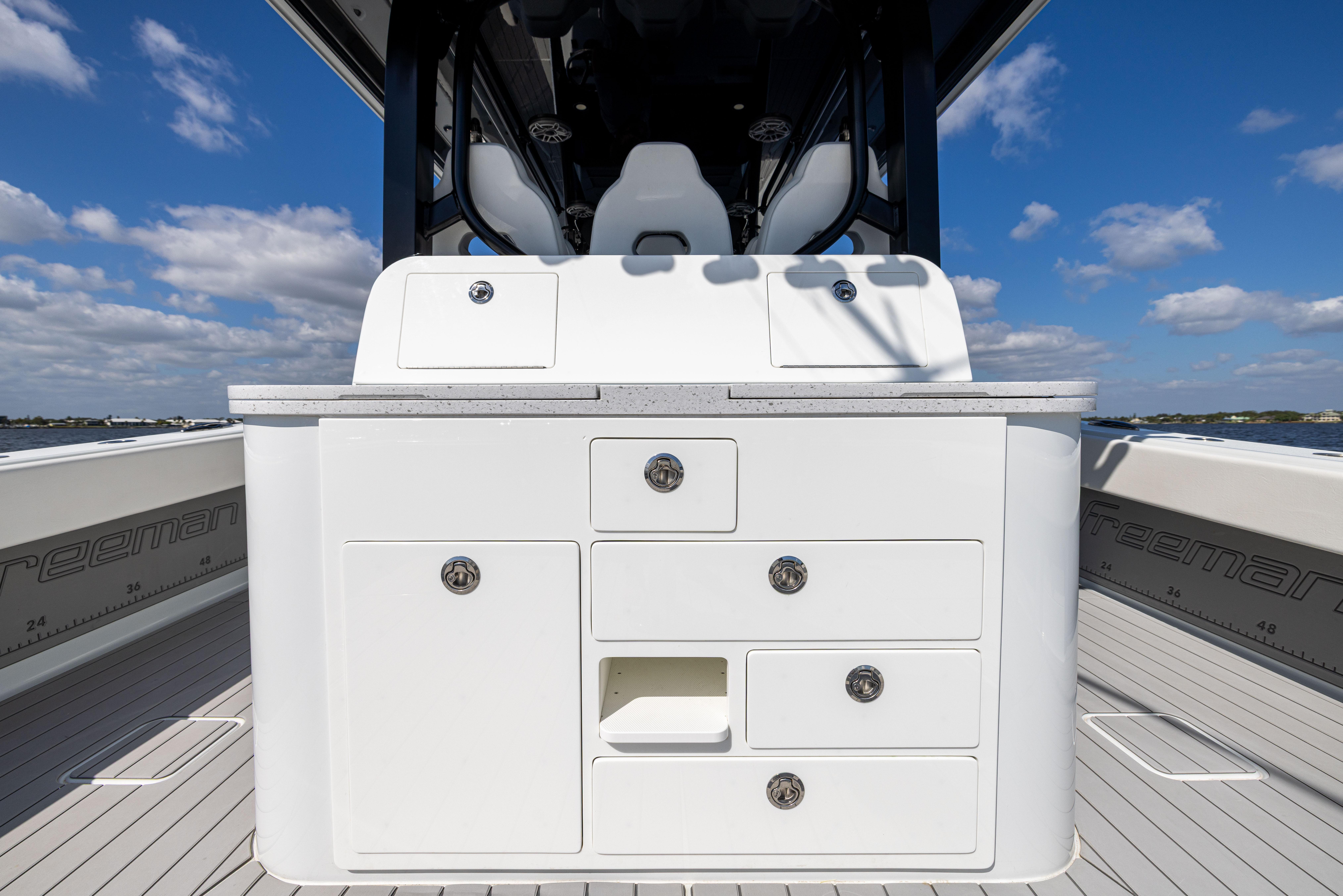 2022-freeman-47-center-console-power-9783844-20250506064036110-1_XLARGE