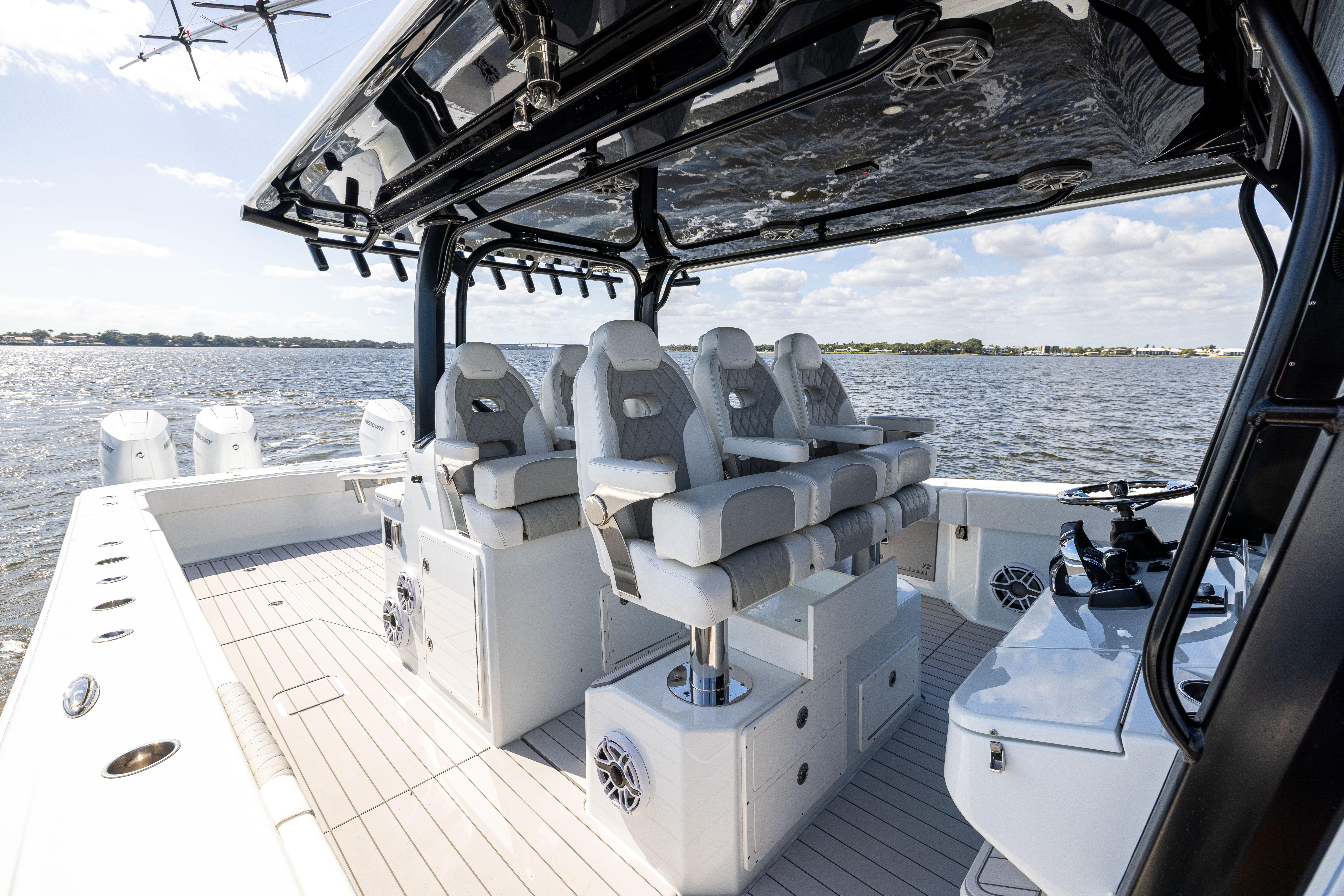 2022-freeman-47-center-console-power-9783844-20250506065355990-1_XLARGE