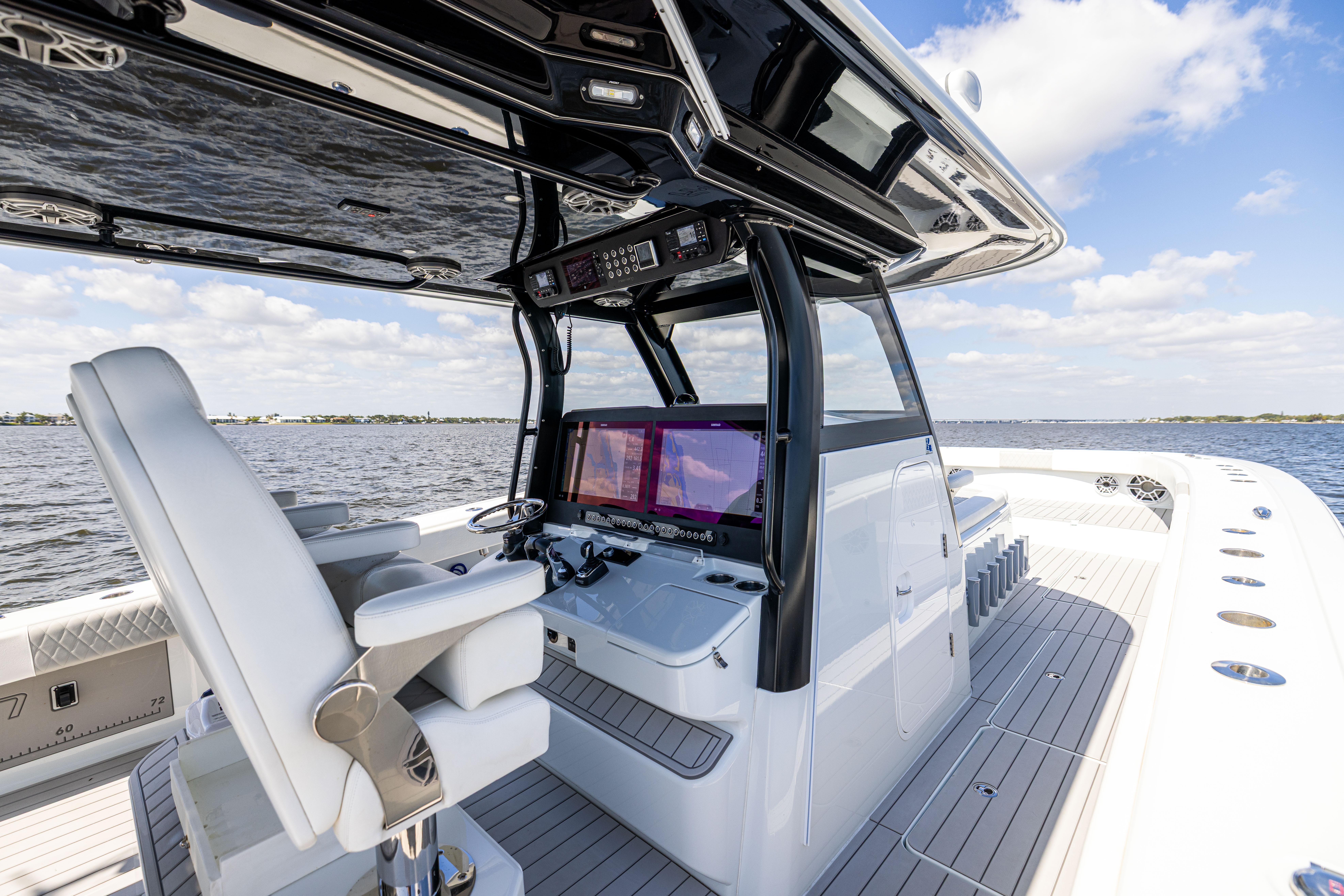 2022-freeman-47-center-console-power-9783844-20250506065440504-1_XLARGE