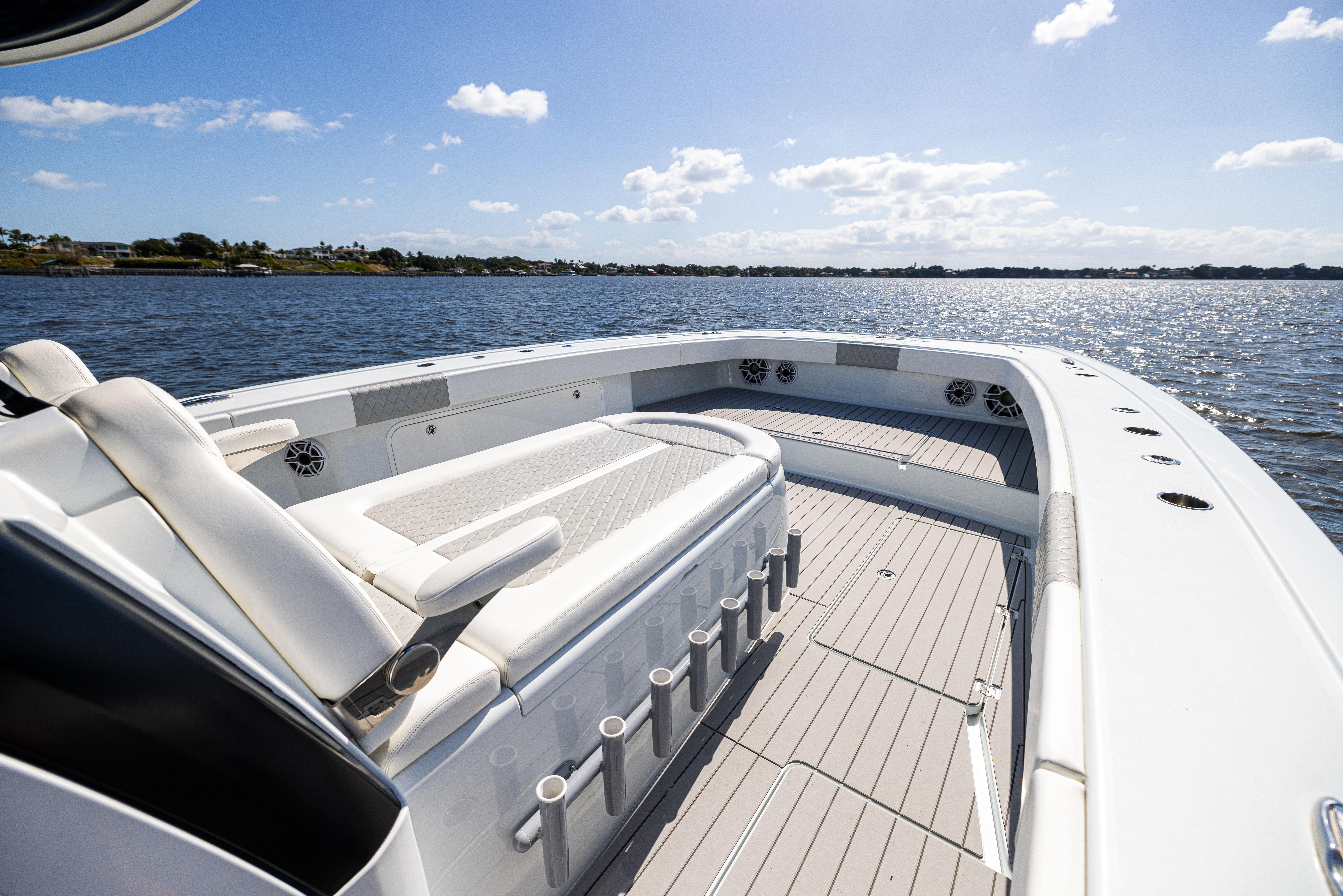 2022-freeman-47-center-console-power-9783844-20250506065804752-1_XLARGE