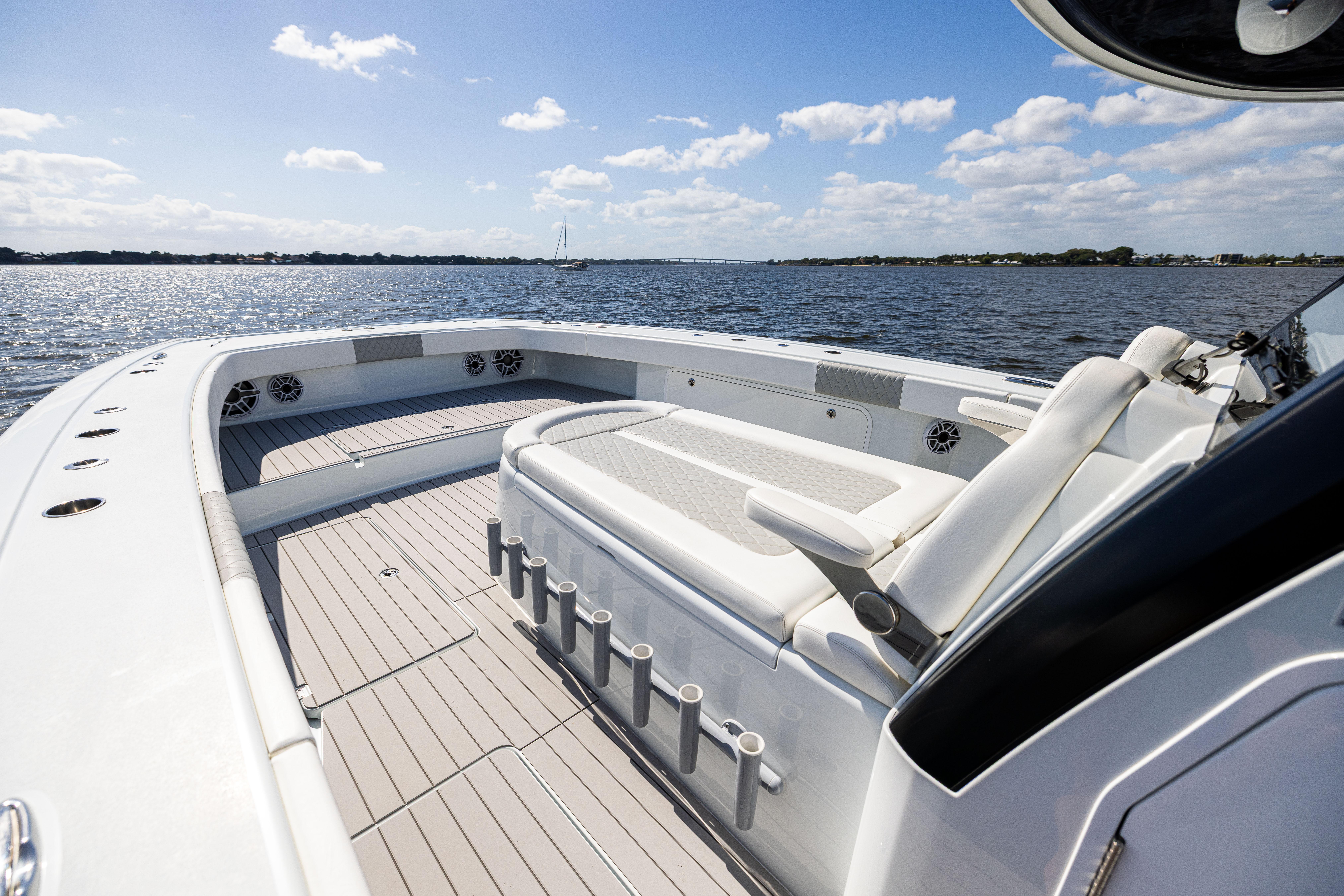 2022-freeman-47-center-console-power-9783844-20250506065811677-1_XLARGE