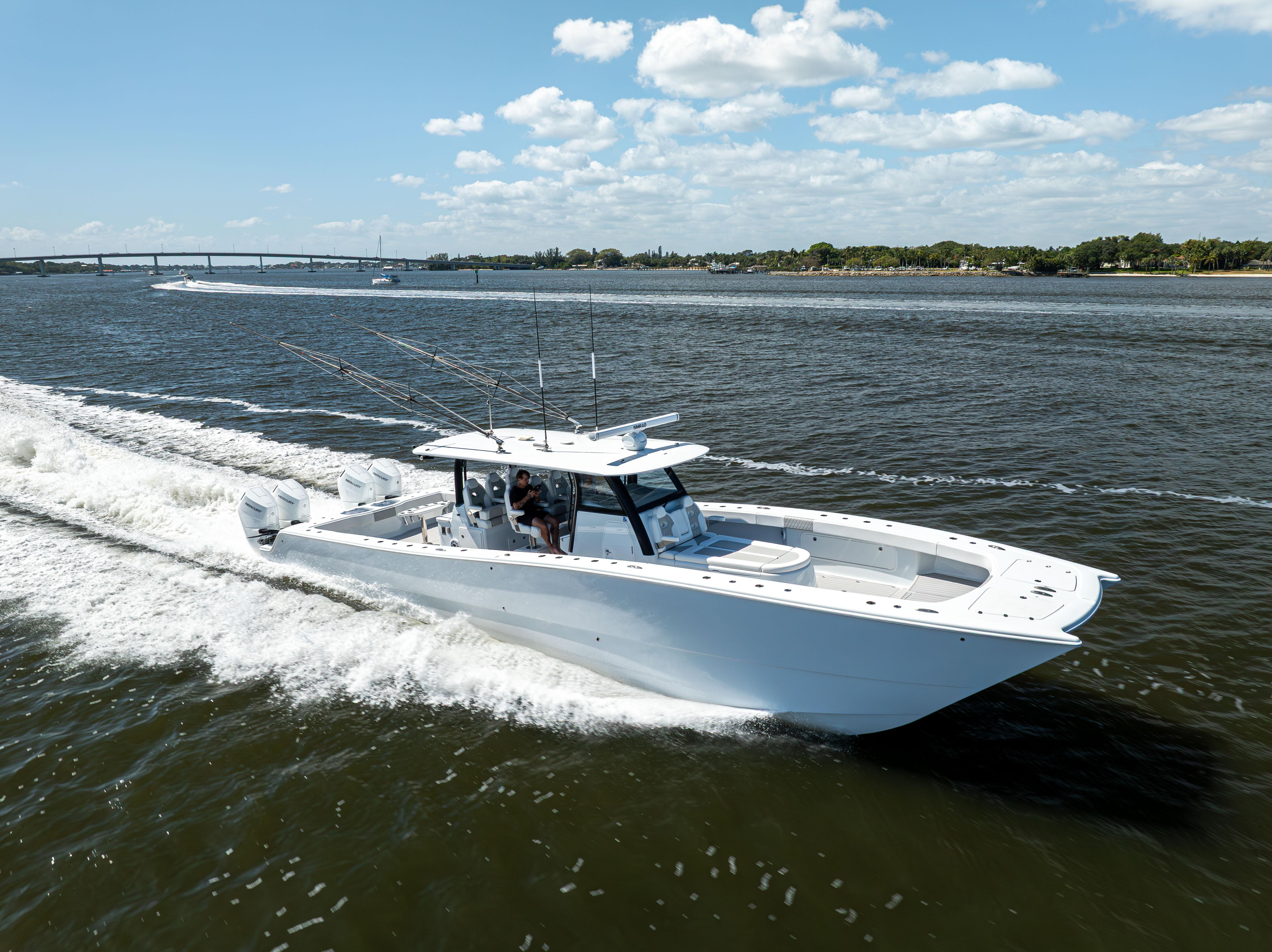 2022-freeman-47-center-console-power-9783844-20250506071056210-1_XLARGE