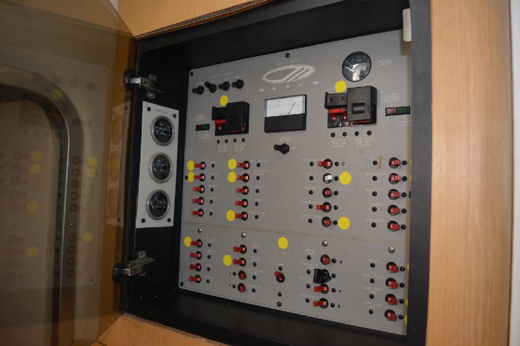 Maxum 4100 SCA - Breaker Panel