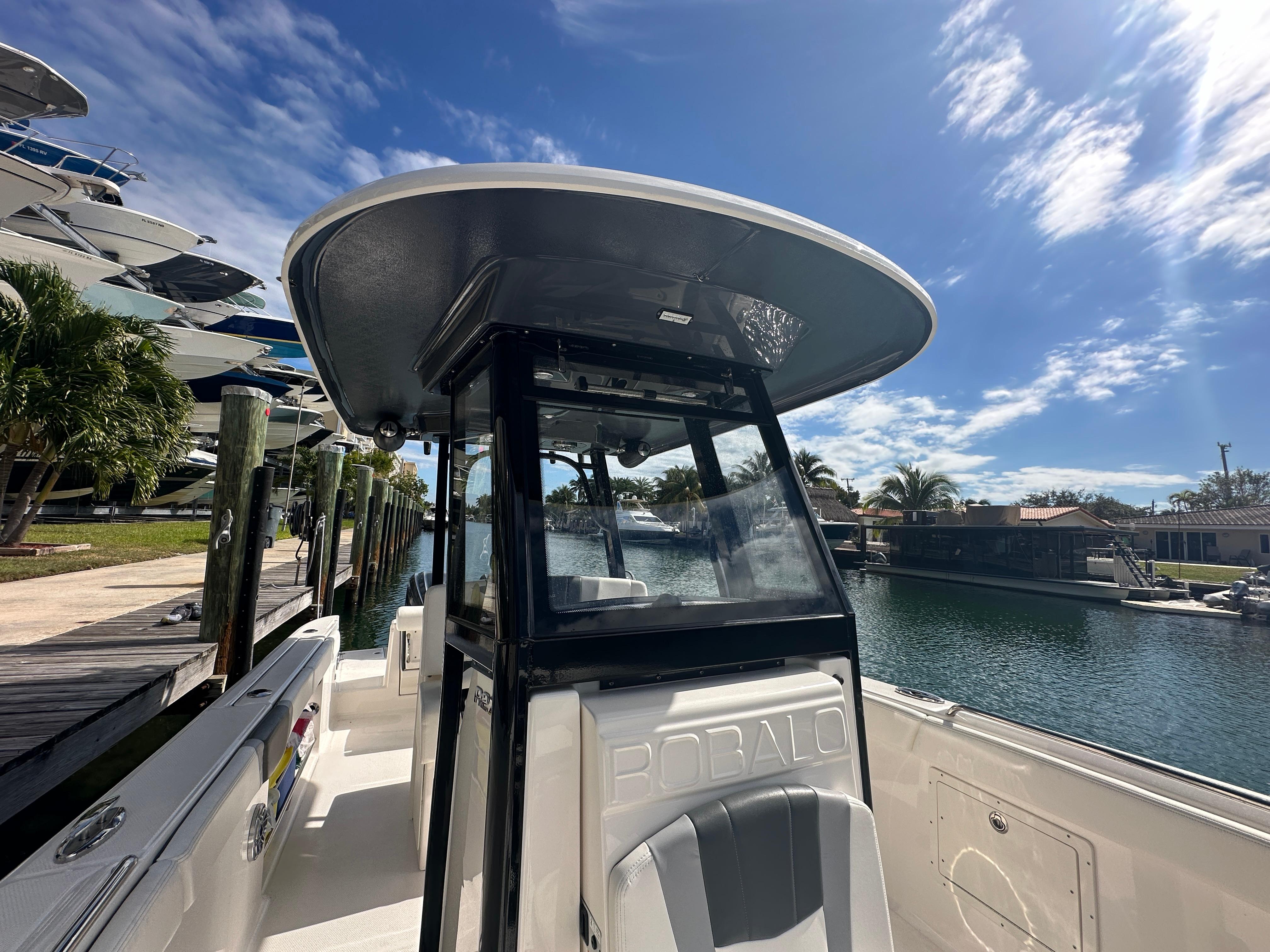 2022-robalo-r272-power-9743858-976054048-0-010420251848-15
