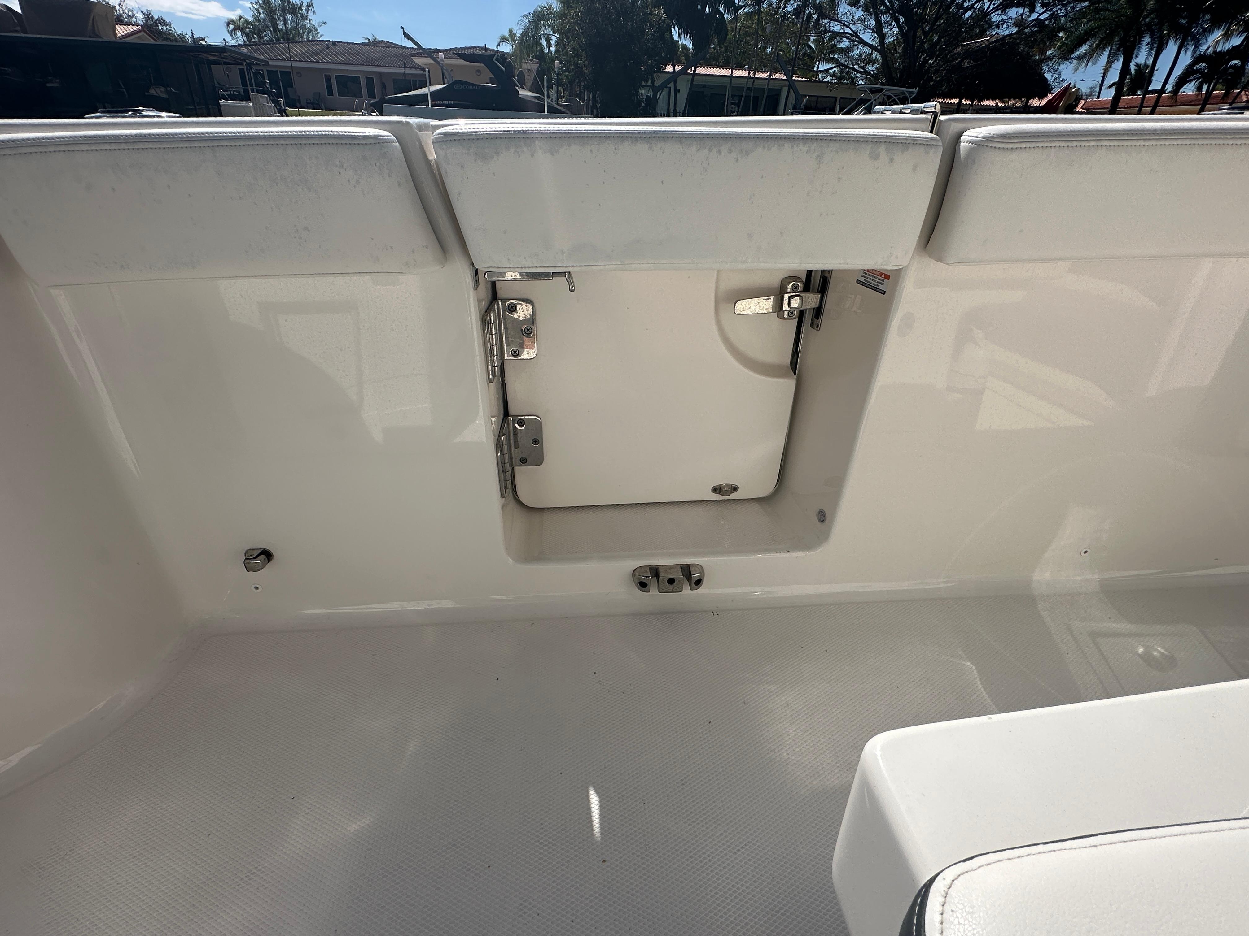 2022-robalo-r272-power-9743858-976054052-0-010420251848-19