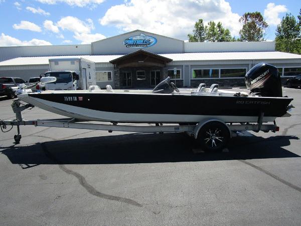 2016 Lowe boat for sale, model of the boat is 20 Catfish & Image # 1 of 18