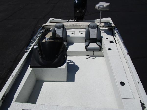 2016 Lowe boat for sale, model of the boat is 20 Catfish & Image # 3 of 18
