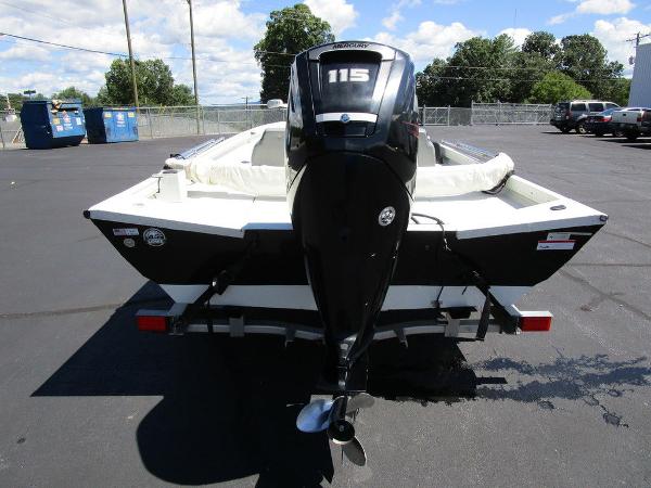 2016 Lowe boat for sale, model of the boat is 20 Catfish & Image # 7 of 18
