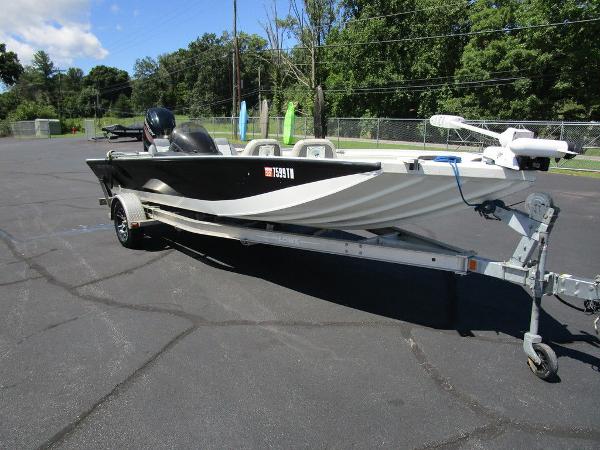 2016 Lowe boat for sale, model of the boat is 20 Catfish & Image # 13 of 18
