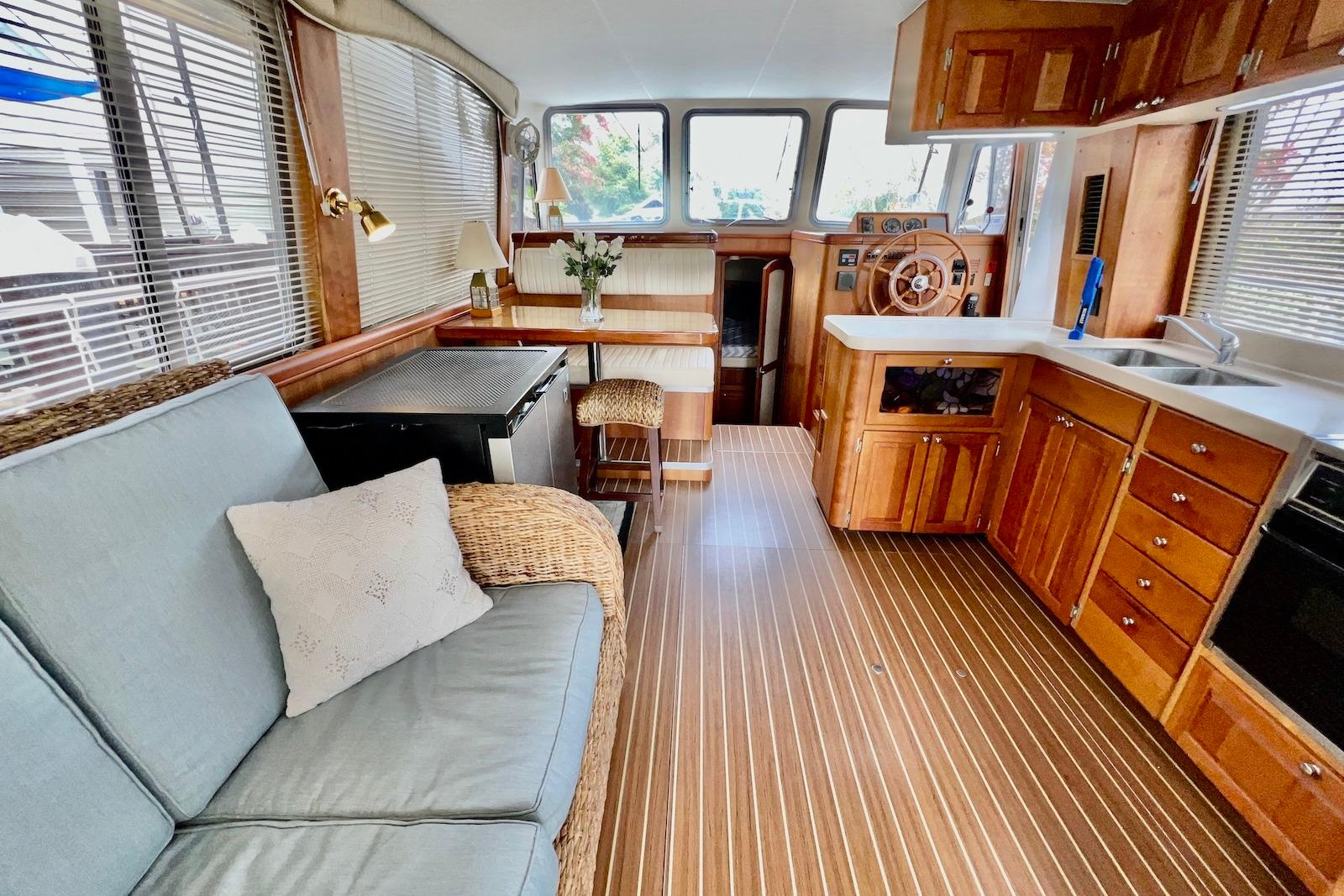 VA 10471 BH Knot 10 Yacht Sales VA 10471 BH Knot 10 Yacht Sales