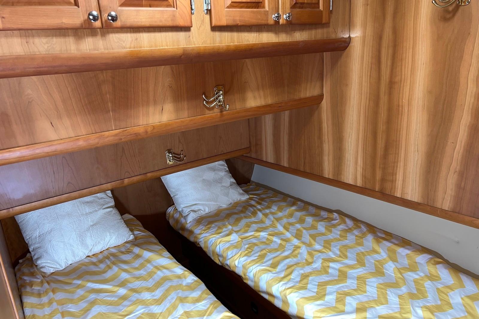 VA 10471 BH Knot 10 Yacht Sales VA 10471 BH Knot 10 Yacht Sales