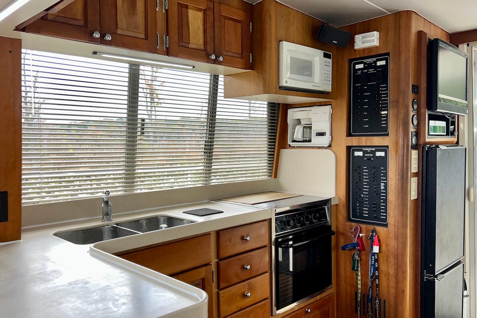 VA 10471 BH Knot 10 Yacht Sales VA 10471 BH Knot 10 Yacht Sales