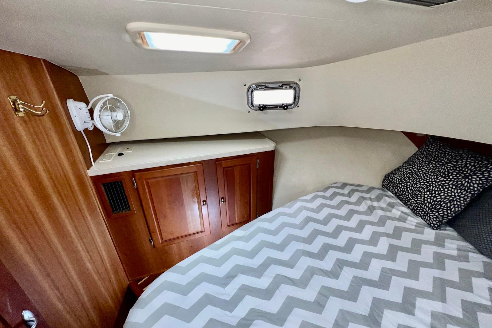 VA 10471 BH Knot 10 Yacht Sales VA 10471 BH Knot 10 Yacht Sales