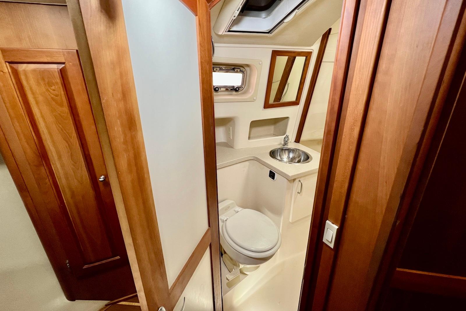 VA 10471 BH Knot 10 Yacht Sales VA 10471 BH Knot 10 Yacht Sales