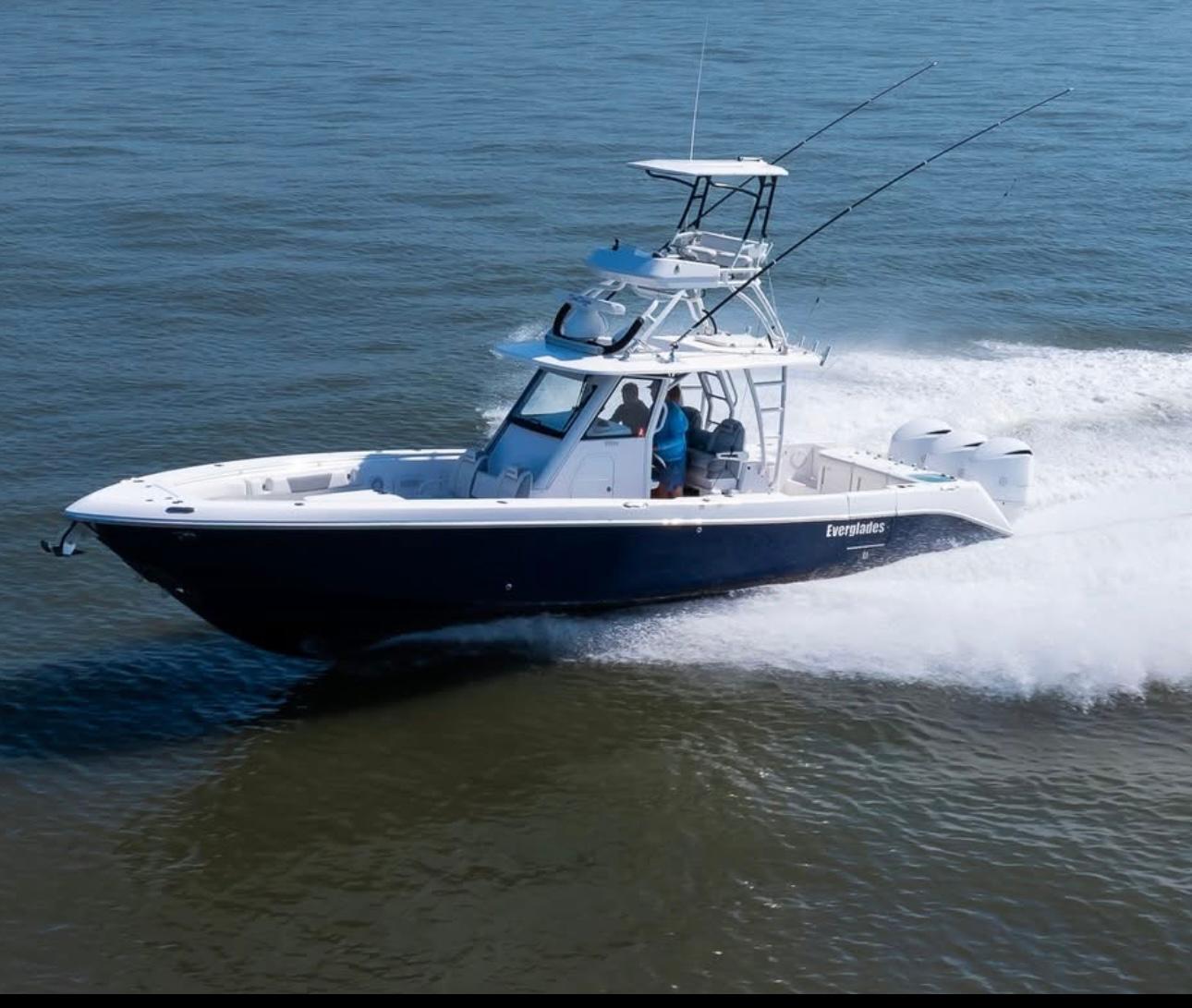 Everglades-355 Center Console 2019-DONE DIGGIN NJ-US-2019 Everglades 355 Center Console boat cruising on open water.-9623866 | Thumbnail