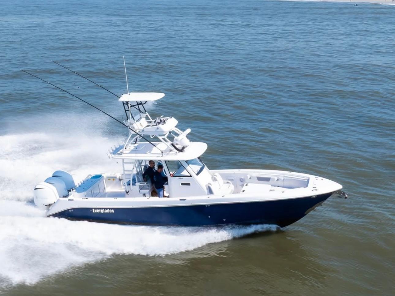 Everglades-355 Center Console 2019-DONE DIGGIN NJ-US-2019 Everglades 355 Center Console boat cruising on open water.-9623866 | Thumbnail