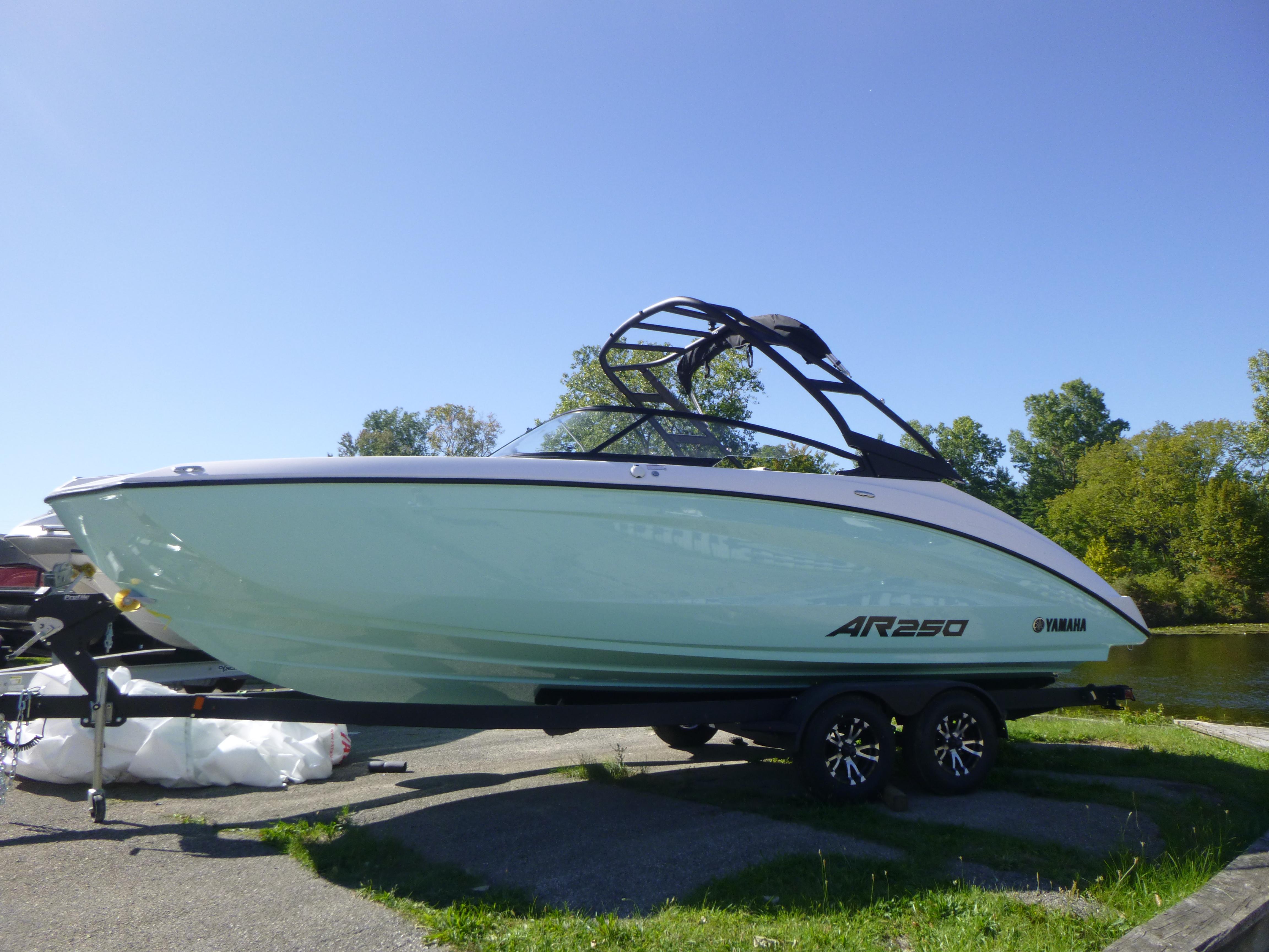 2024 Yamaha Boats AR250 Gallery