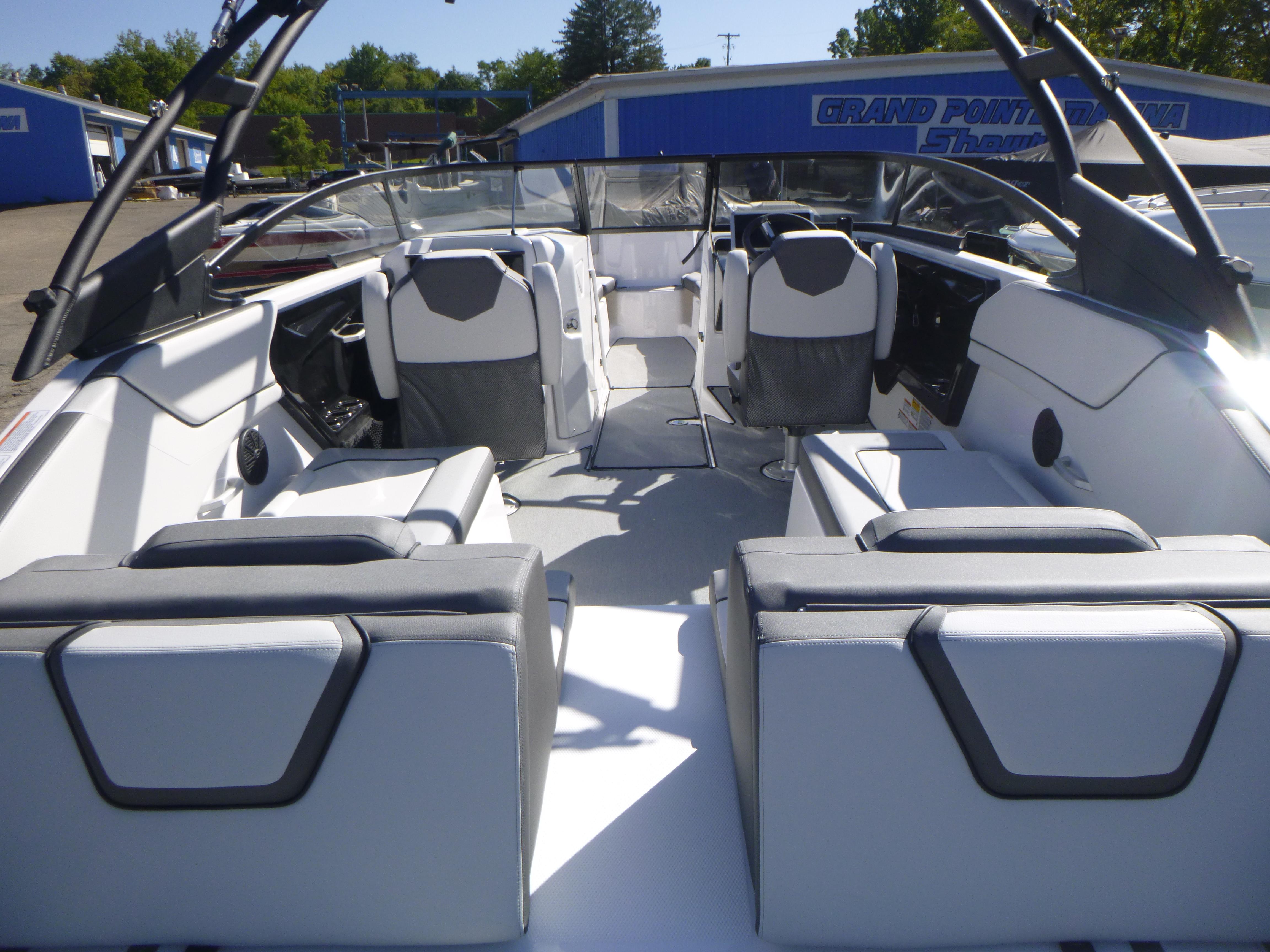 2024 Yamaha Boats AR250 Gallery