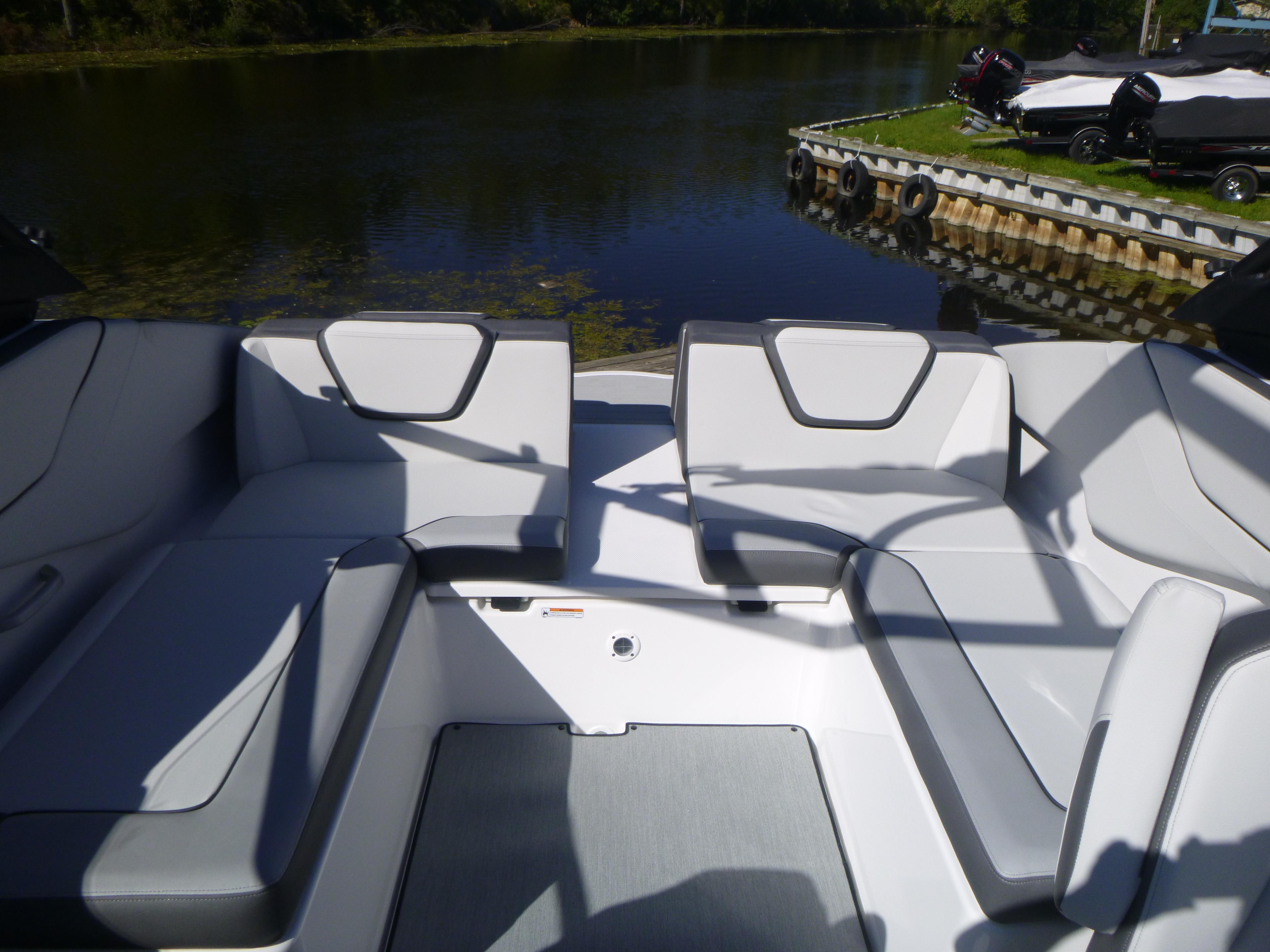 2024 Yamaha Boats AR250 Gallery