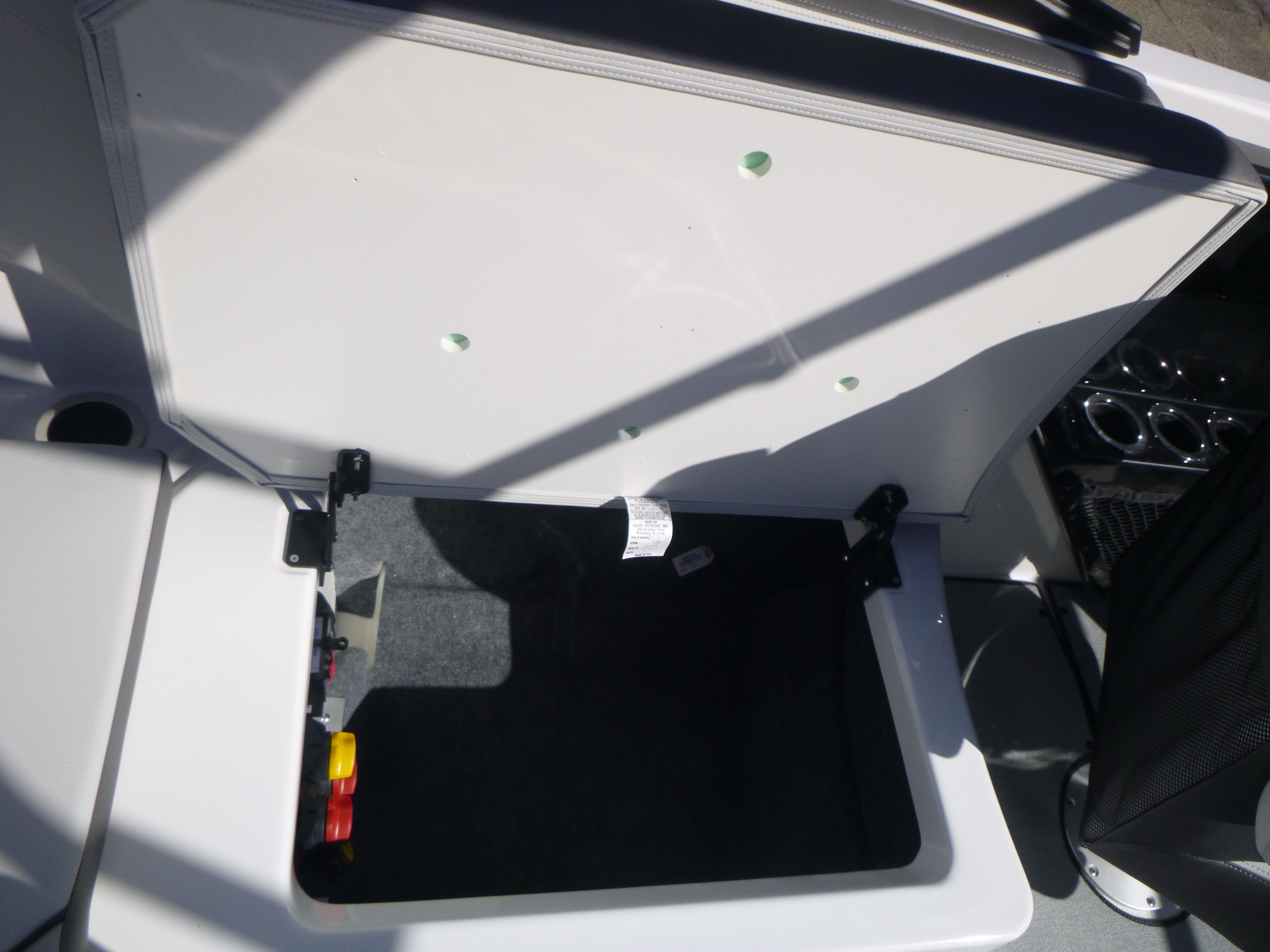 2024 Yamaha Boats AR250 Gallery