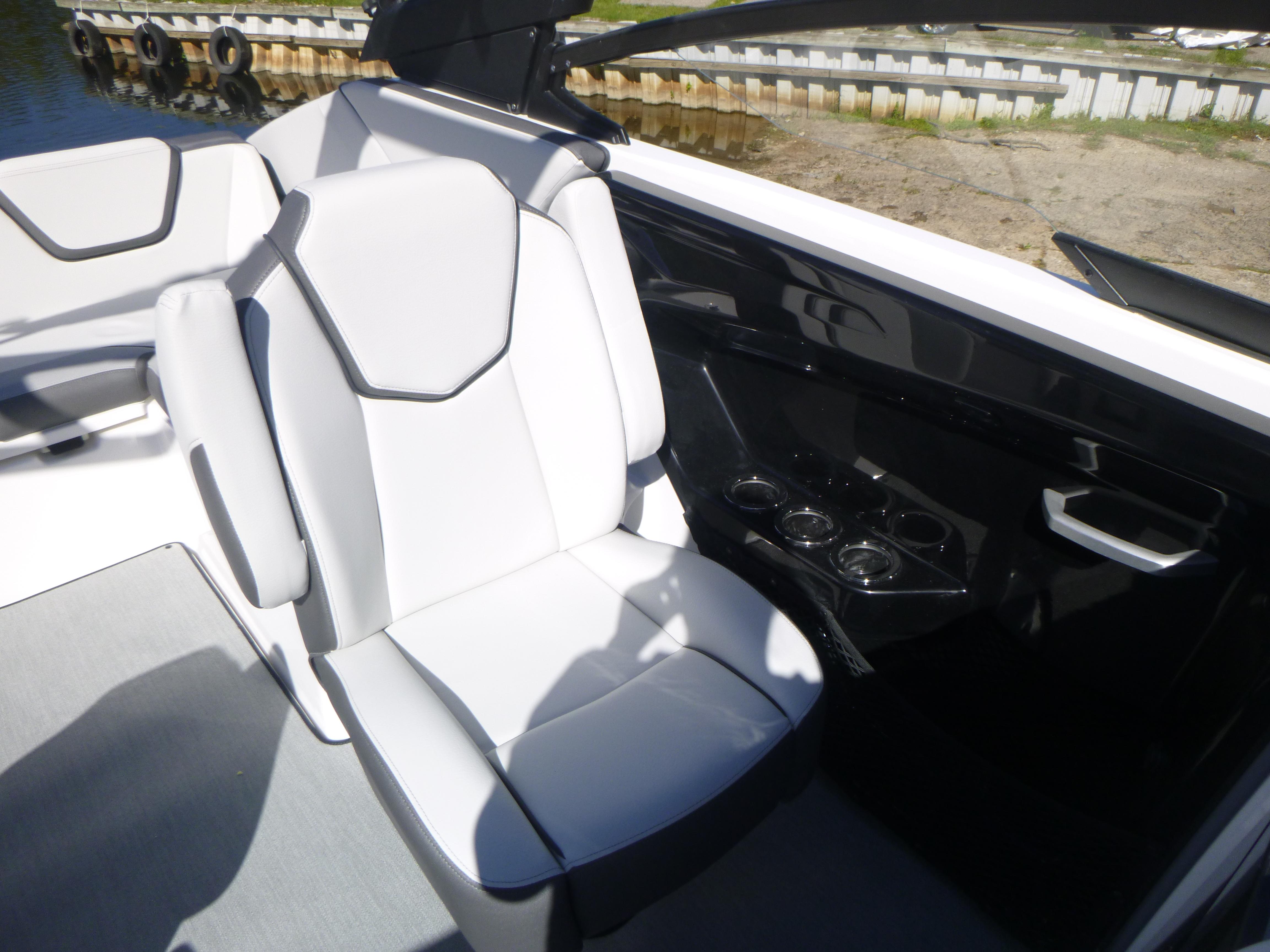 2024 Yamaha Boats AR250 Gallery