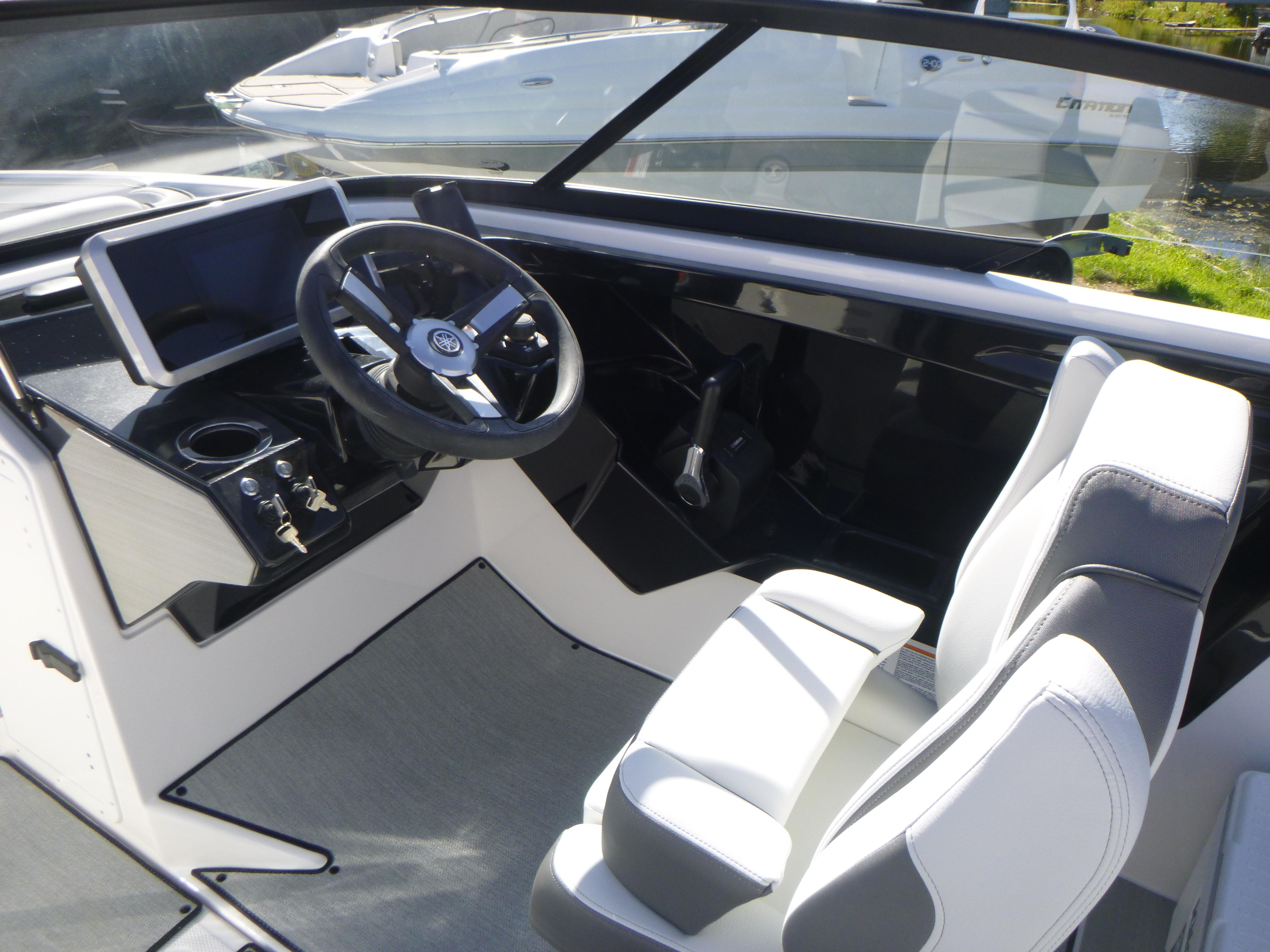 2024 Yamaha Boats AR250 Gallery