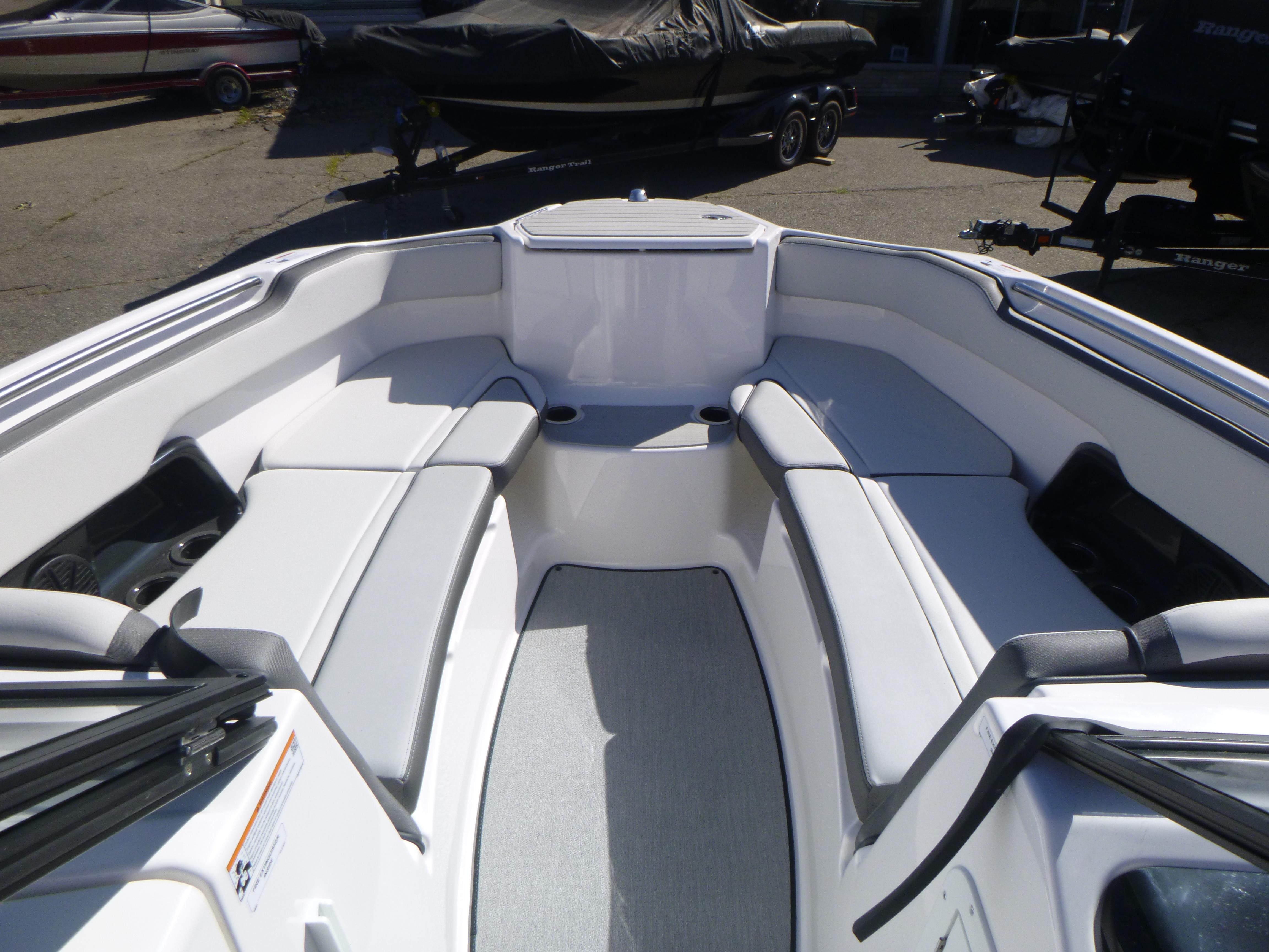 2024 Yamaha Boats AR250 Gallery