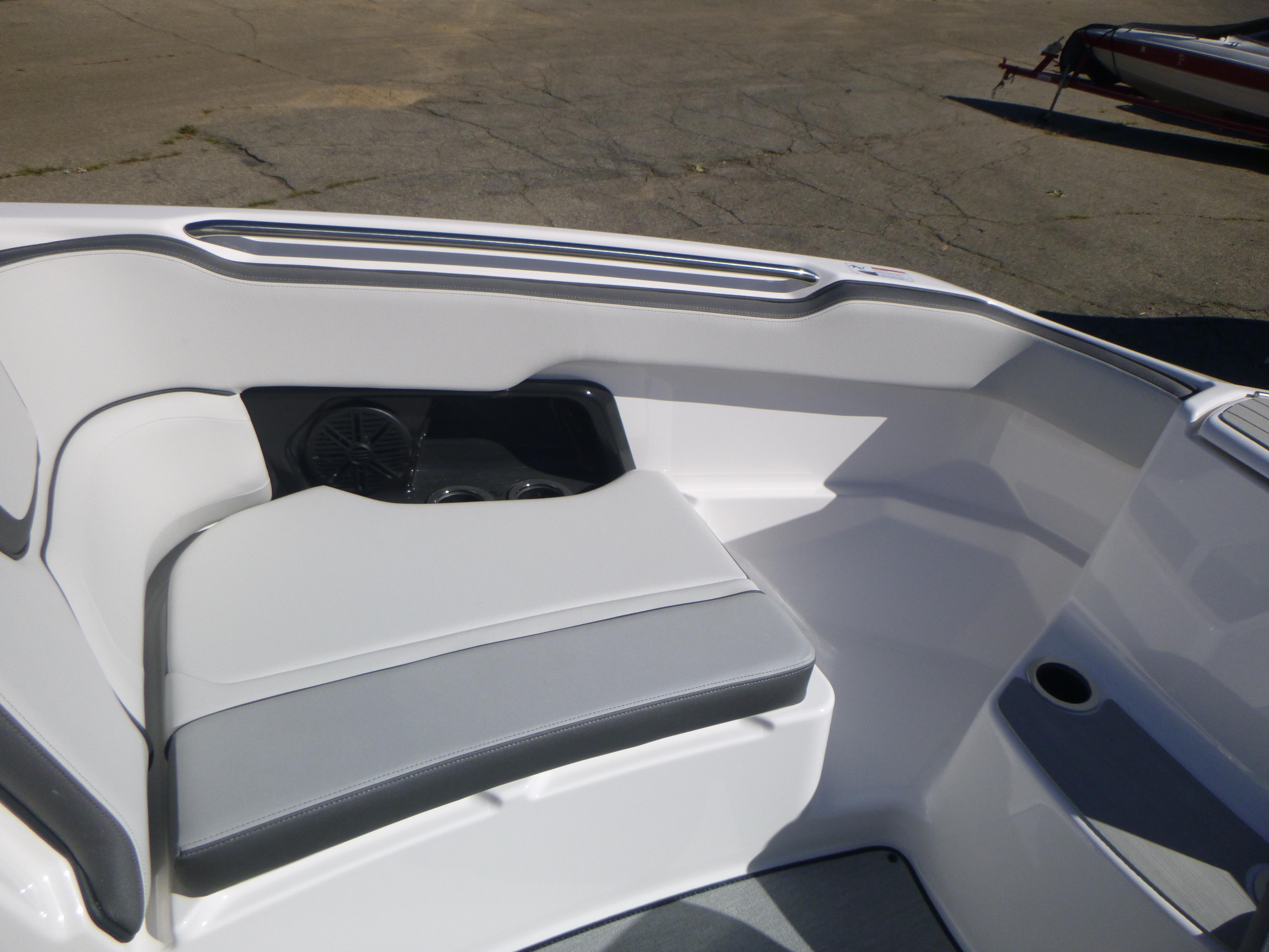 2024 Yamaha Boats AR250 Gallery