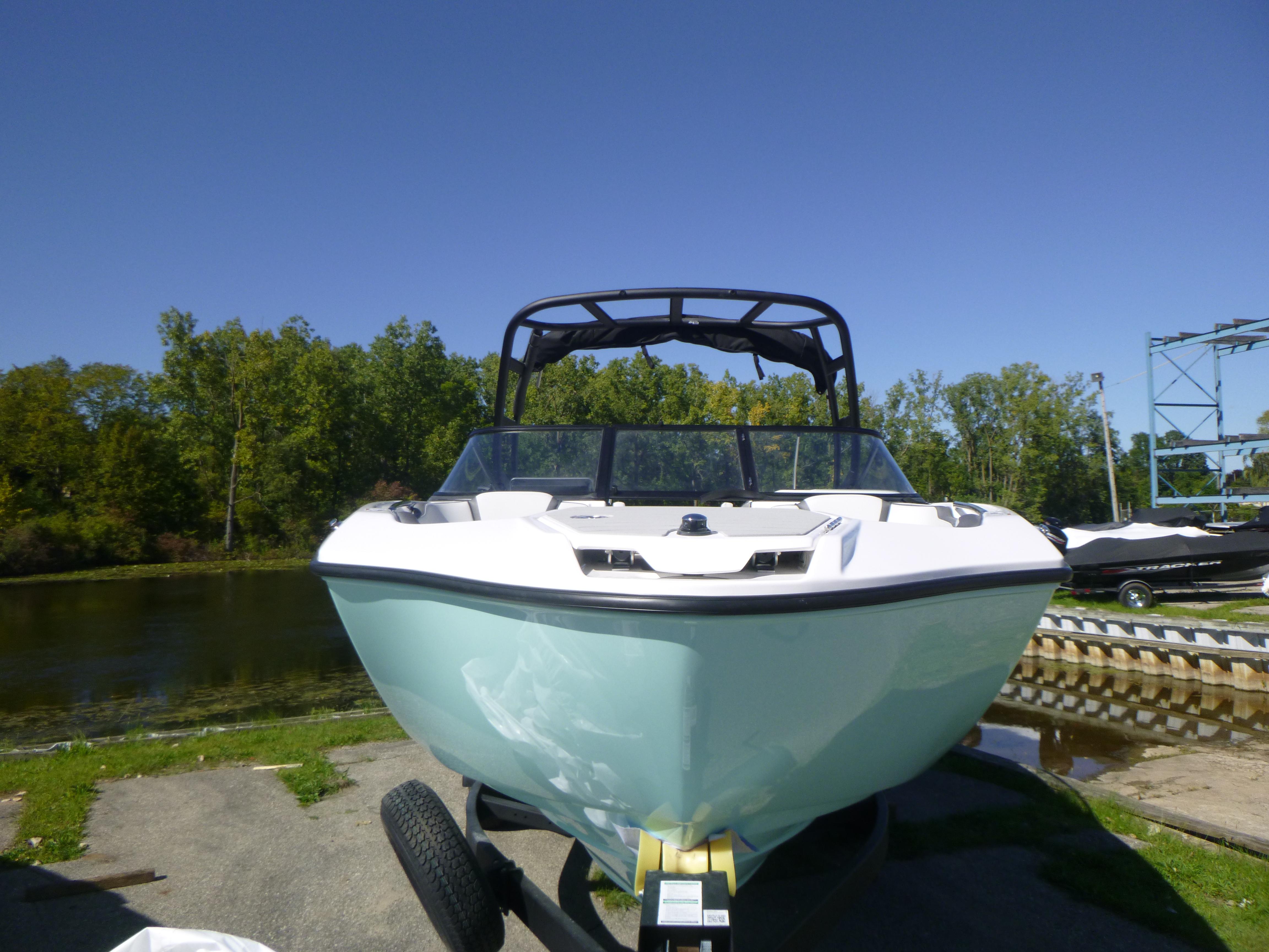 2024 Yamaha Boats AR250 Gallery