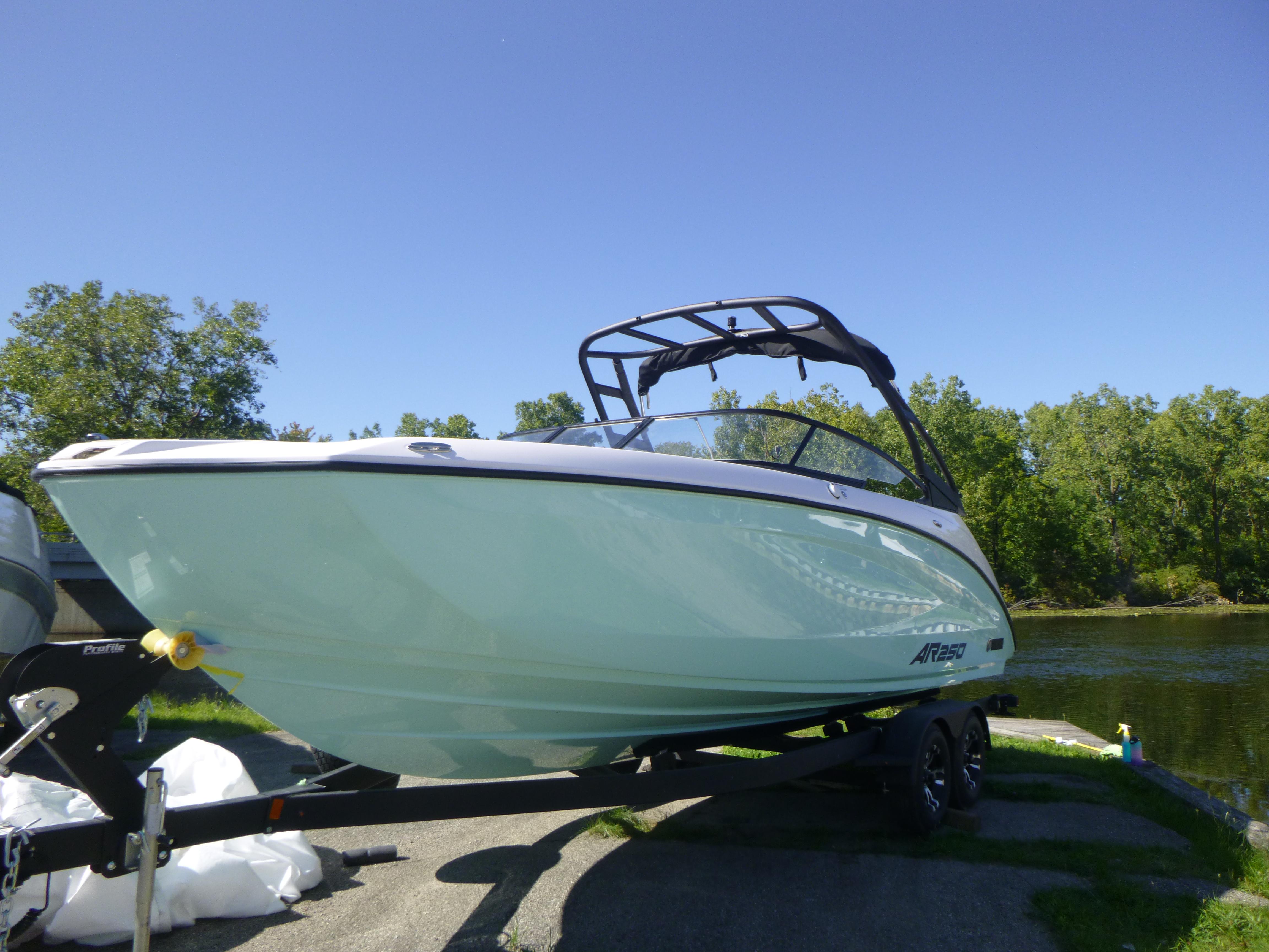 2024 Yamaha Boats AR250 Gallery