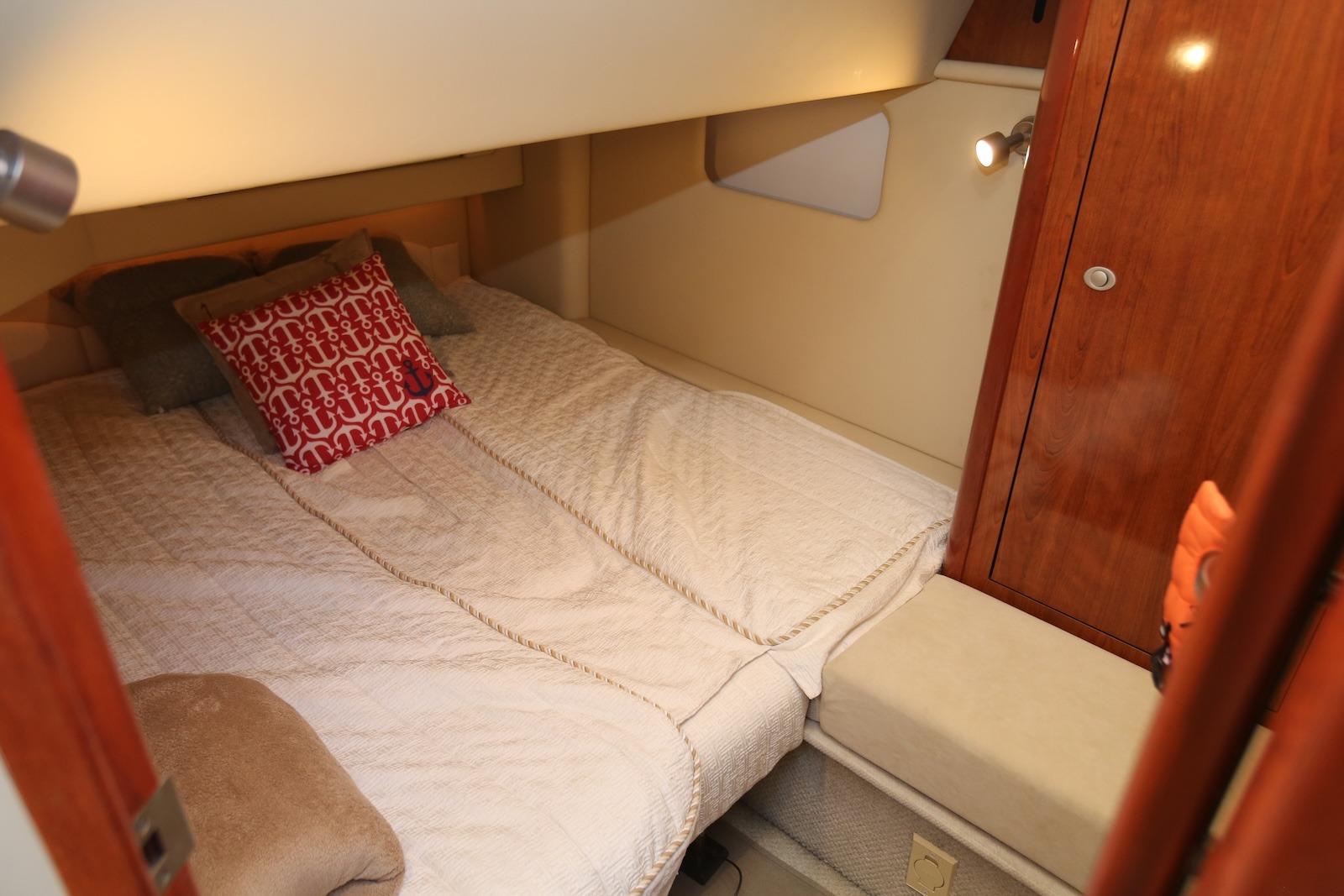 CT 10472 TL Knot 10 Yacht Sales CT 10472 TL Knot 10 Yacht Sales